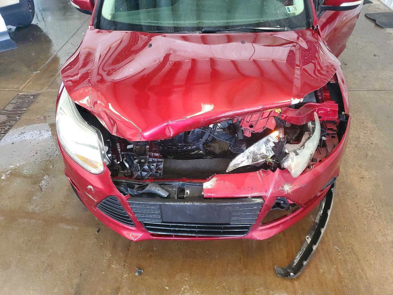 2014 Ford Focus Se Maroon vin: 1FADP3F22EL377951