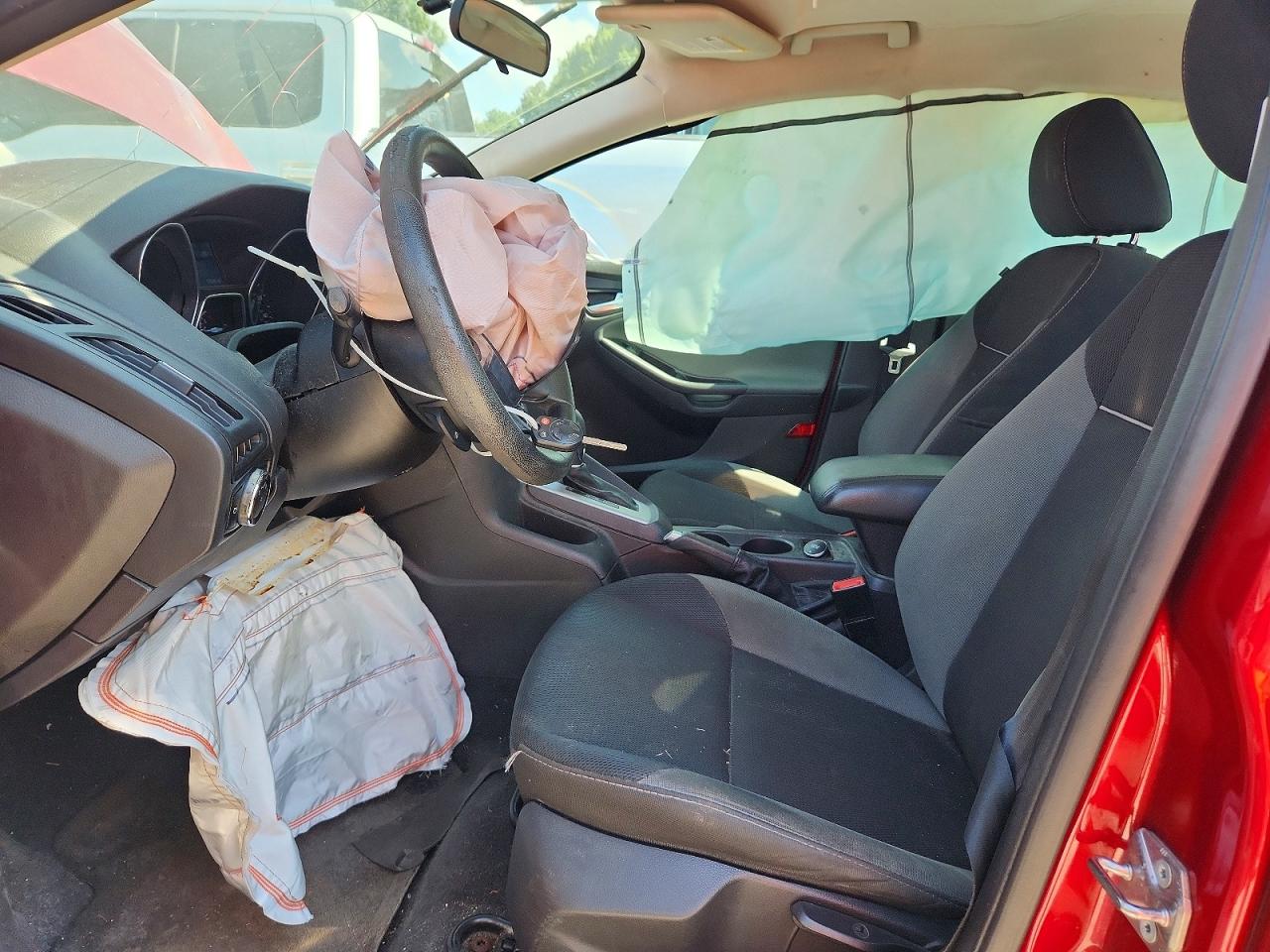 2014 Ford Focus Se Red vin: 1FADP3F22EL388139