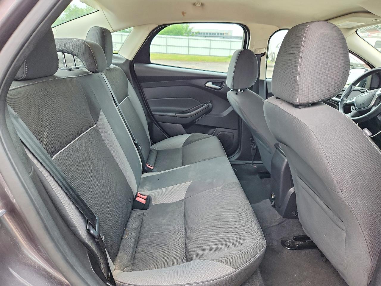 2014 Ford Focus Se Gray vin: 1FADP3F22EL393454
