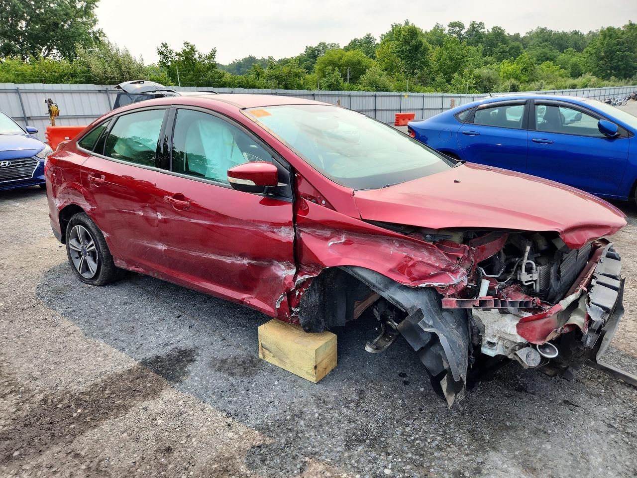 2014 Ford Focus Se Red vin: 1FADP3F22EL395785