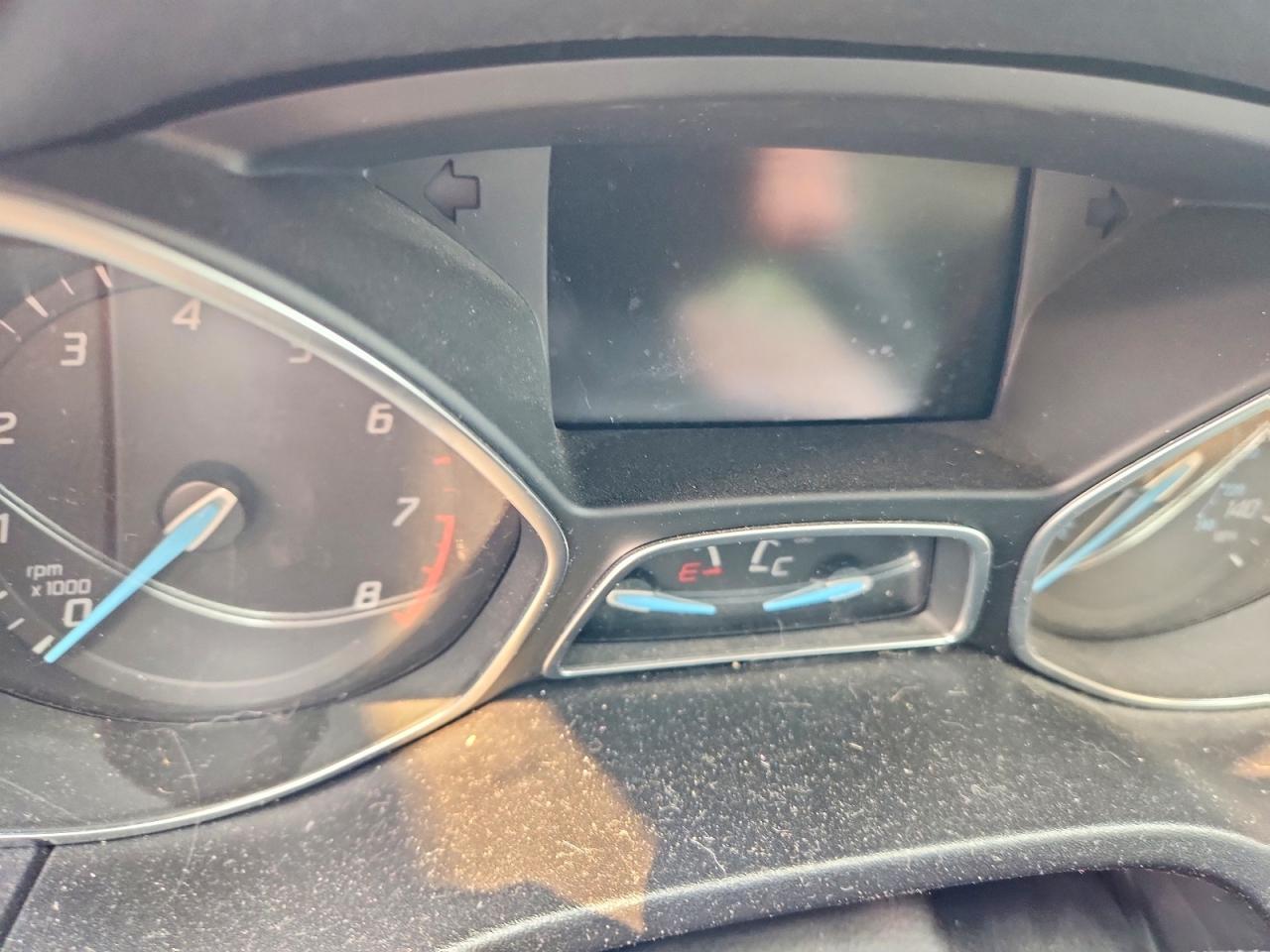 2014 Ford Focus Se Red vin: 1FADP3F22EL395785