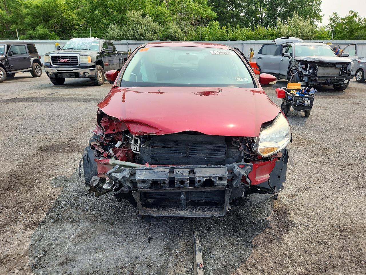 2014 Ford Focus Se Red vin: 1FADP3F22EL395785