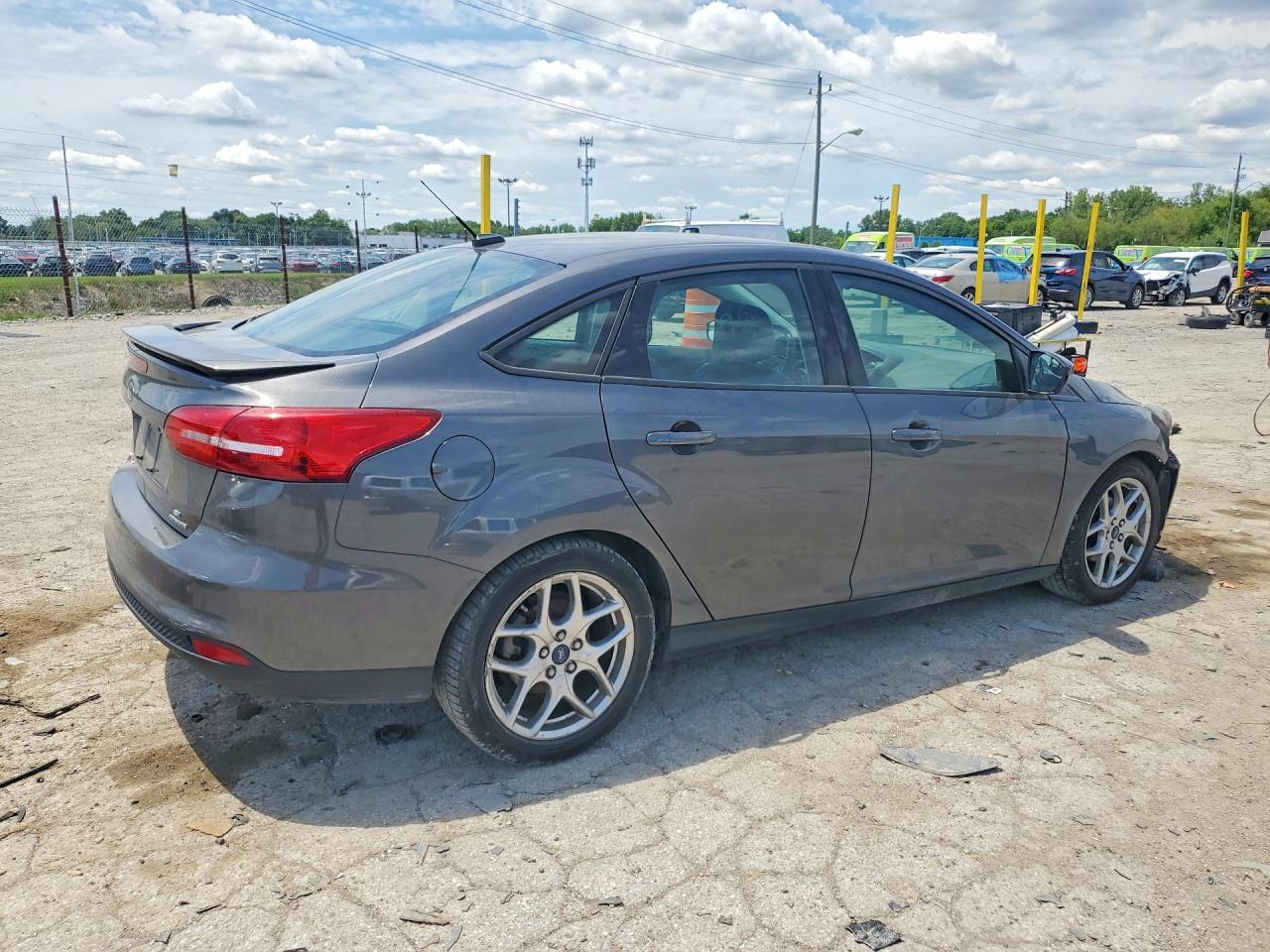 2015 Ford Focus Se Gray vin: 1FADP3F22FL200950