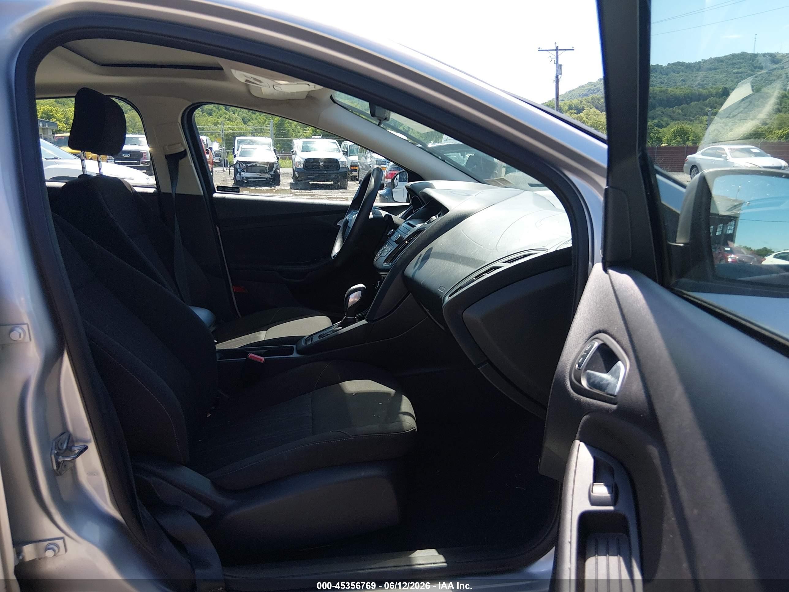 2015 Ford Focus Se Silver vin: 1FADP3F22FL203170
