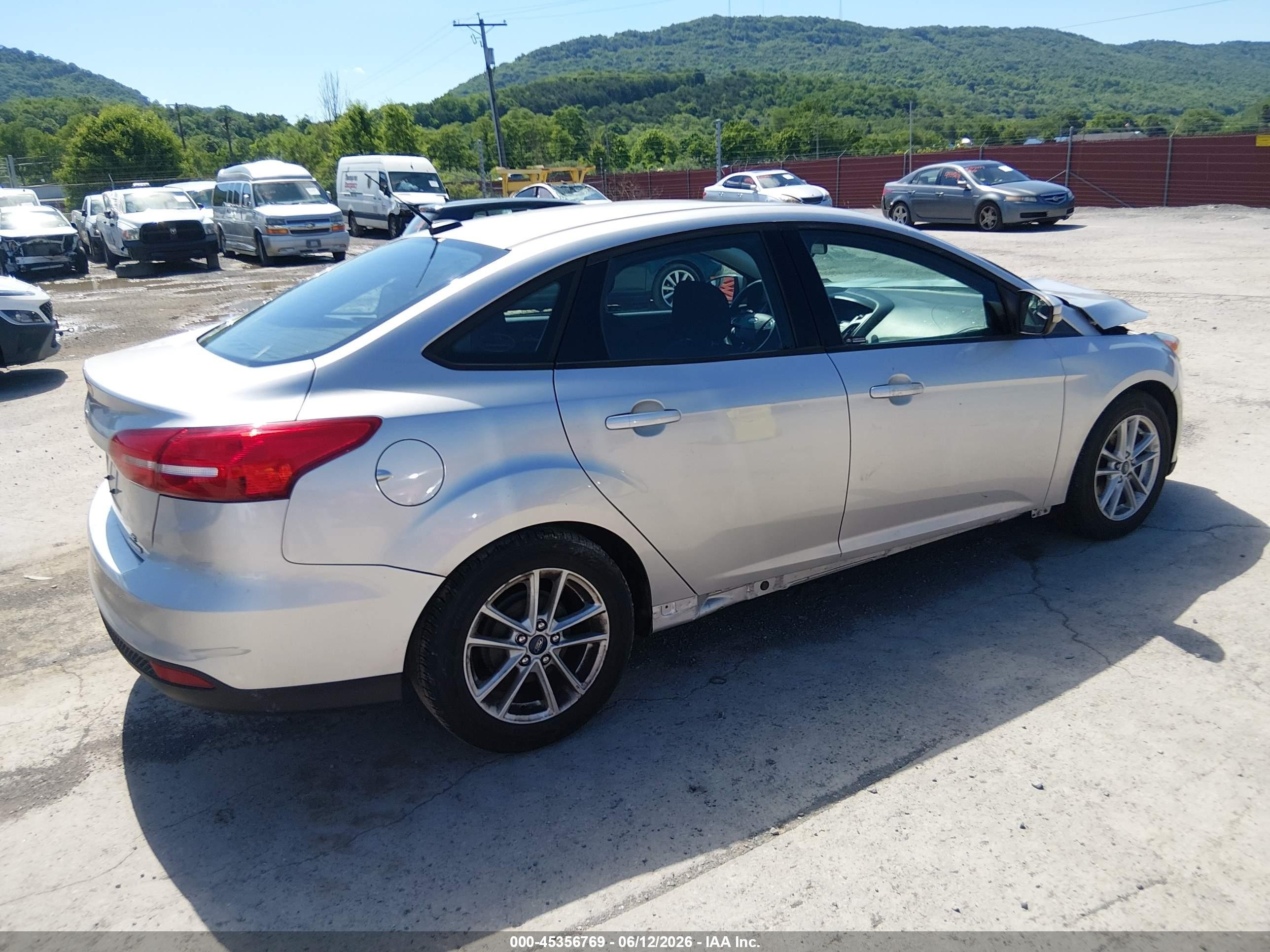 2015 Ford Focus Se Silver vin: 1FADP3F22FL203170