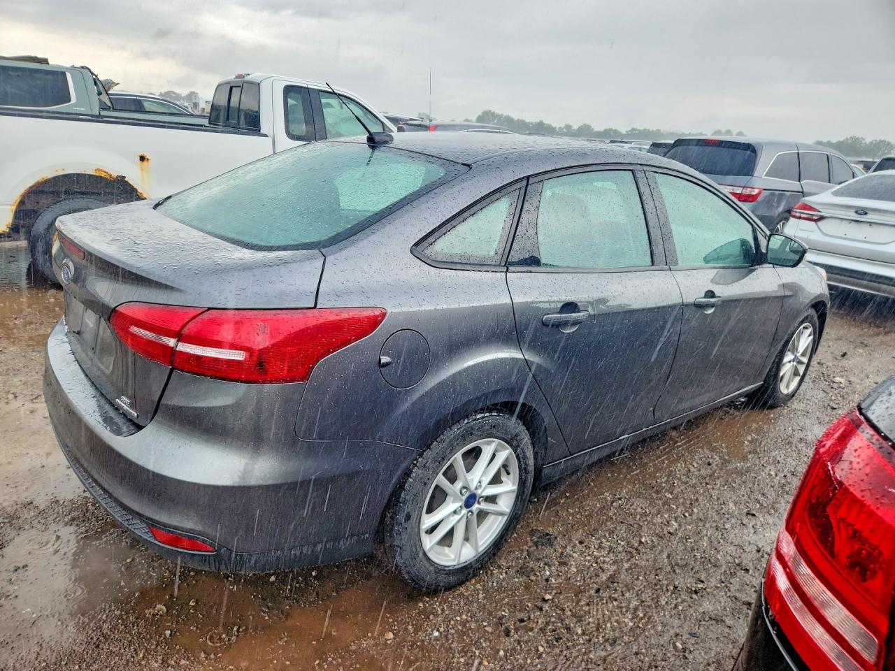 2015 Ford Focus Se Gray vin: 1FADP3F22FL216663