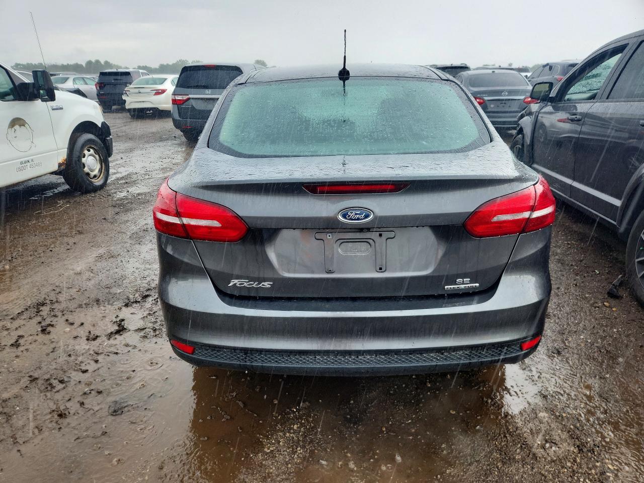 2015 Ford Focus Se Gray vin: 1FADP3F22FL216663