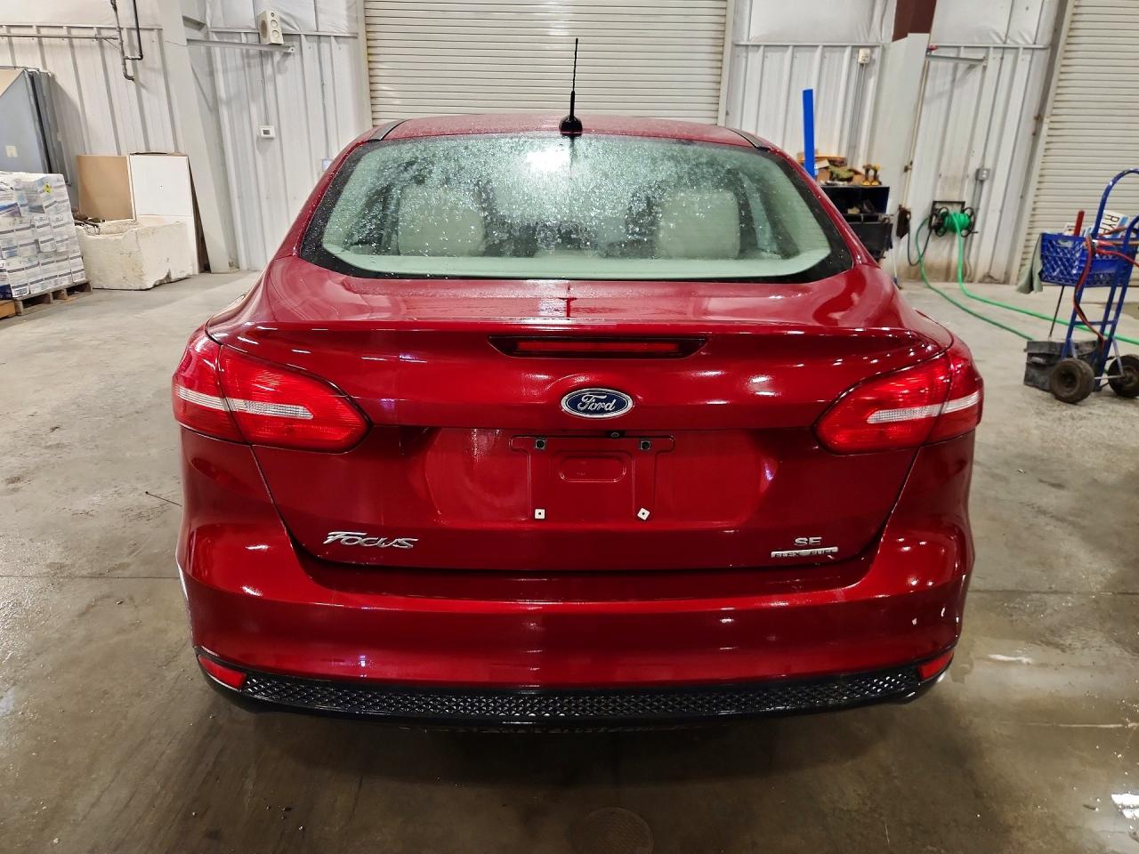 2015 Ford Focus Se Maroon vin: 1FADP3F22FL255995