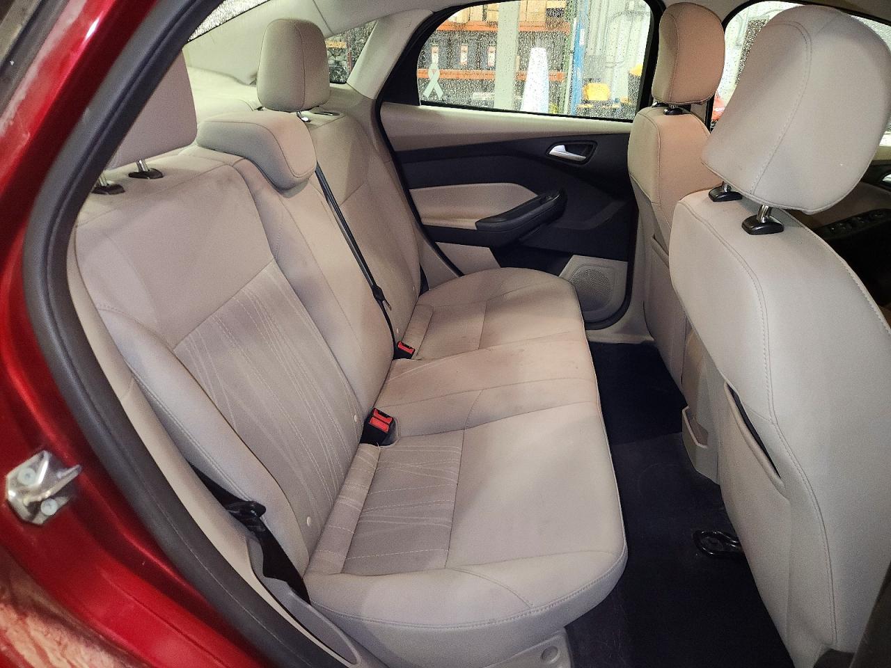 2015 Ford Focus Se Maroon vin: 1FADP3F22FL255995