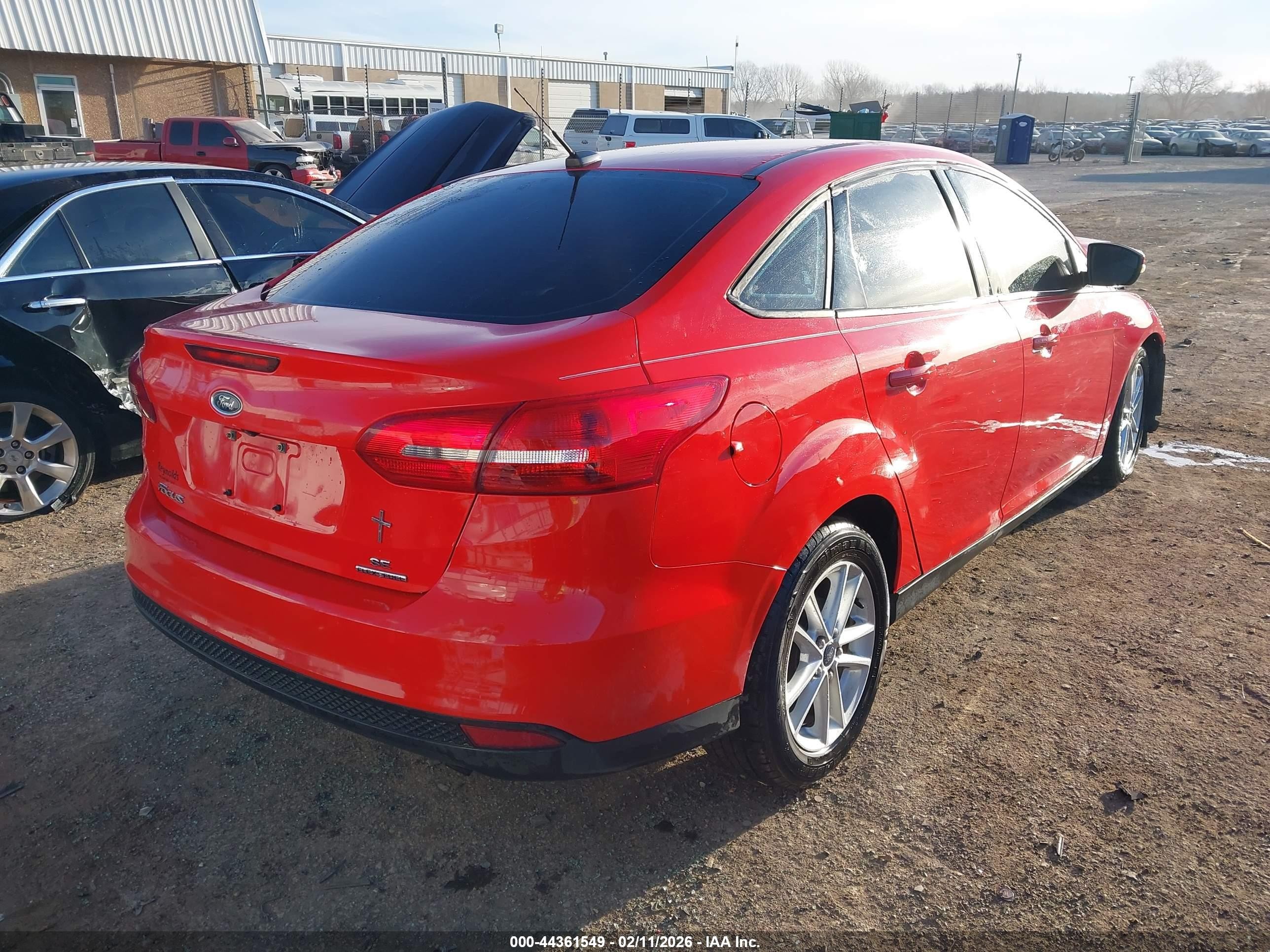 2015 Ford Focus Se Red vin: 1FADP3F22FL277141