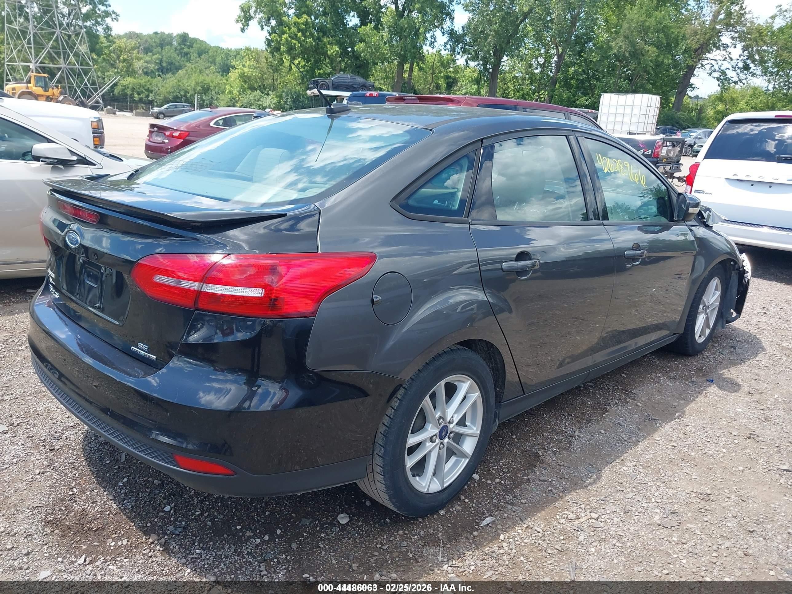 2015 Ford Focus Se Gray vin: 1FADP3F22FL280475