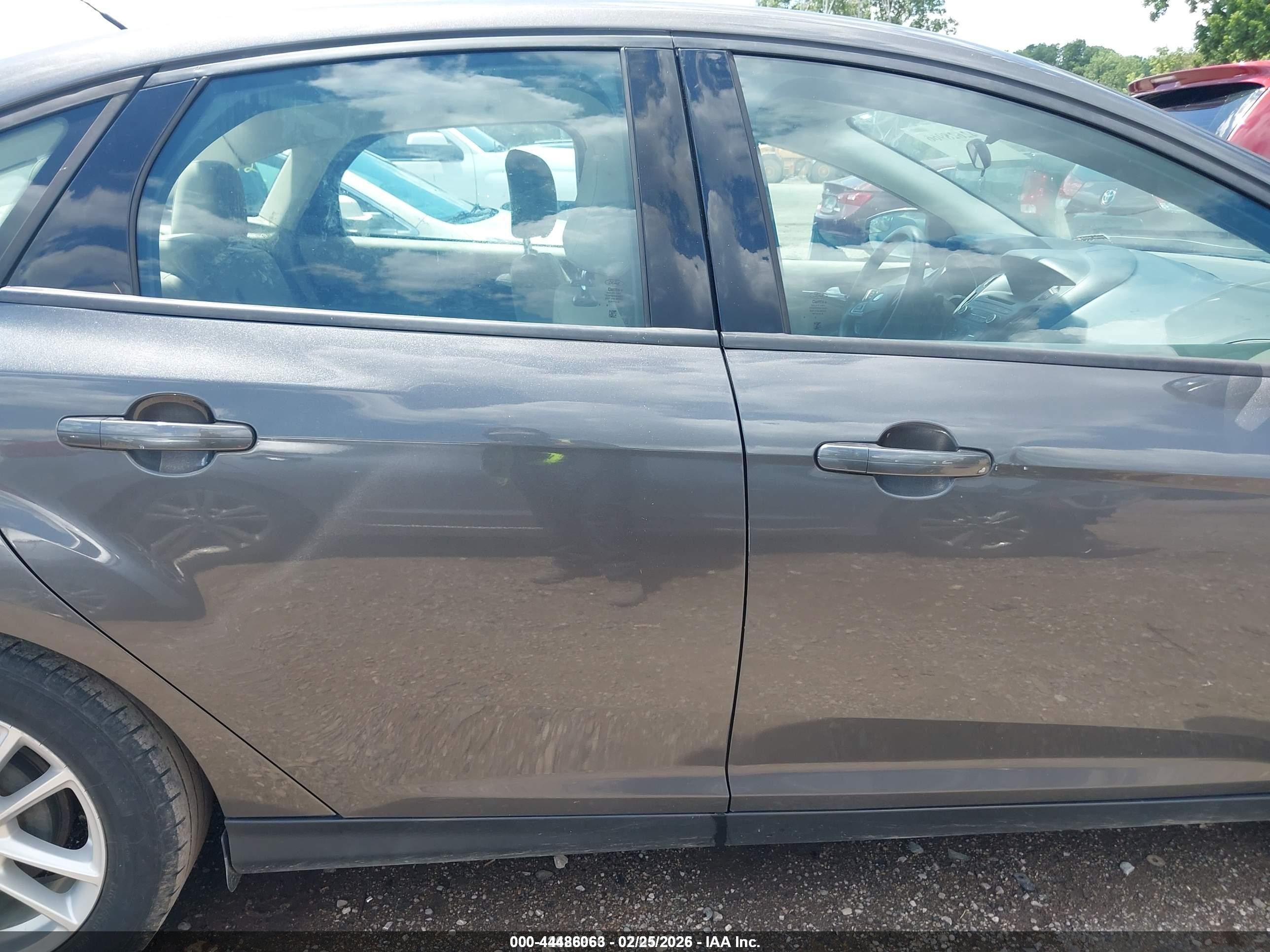 2015 Ford Focus Se Gray vin: 1FADP3F22FL280475