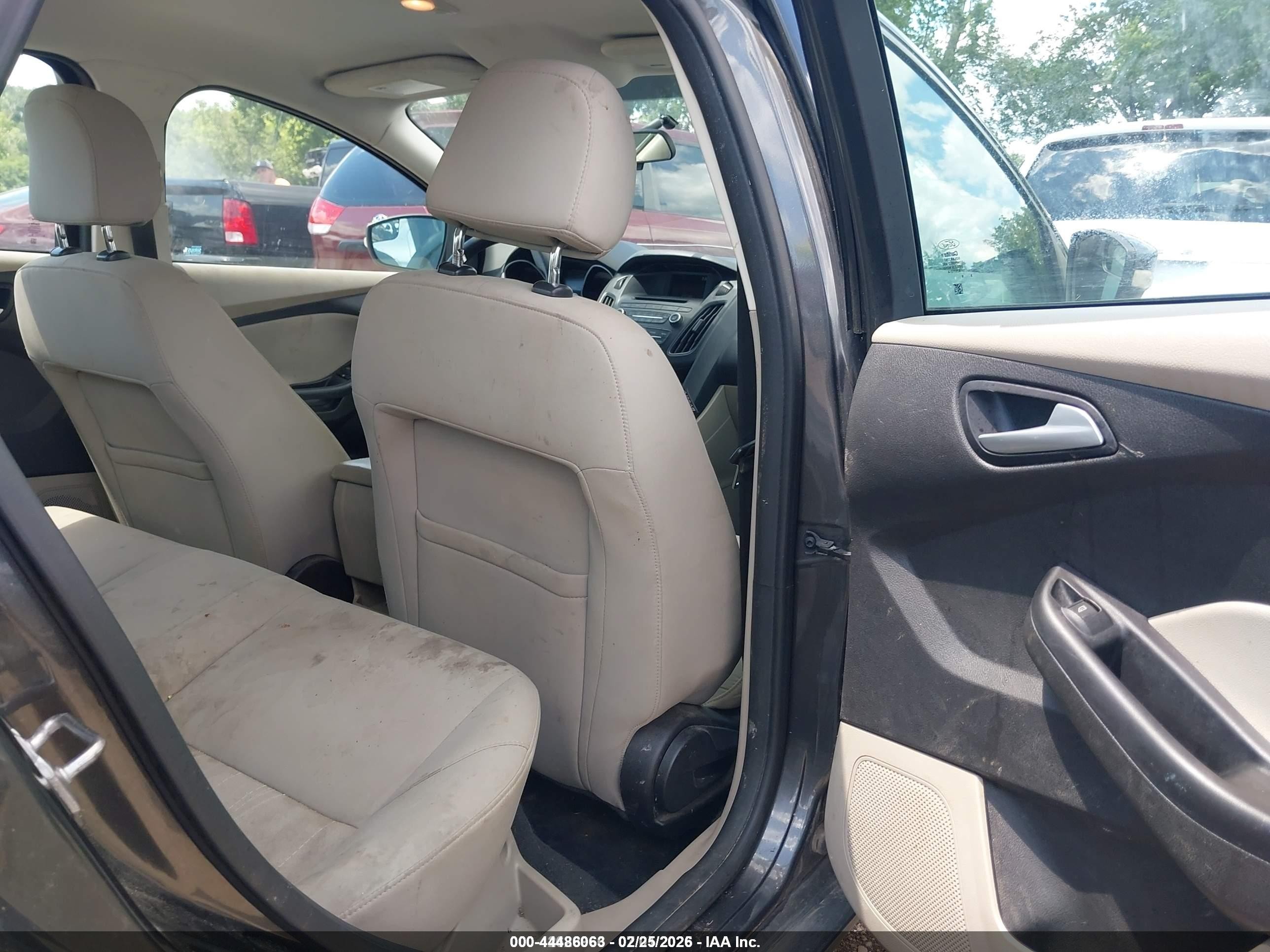 2015 Ford Focus Se Gray vin: 1FADP3F22FL280475