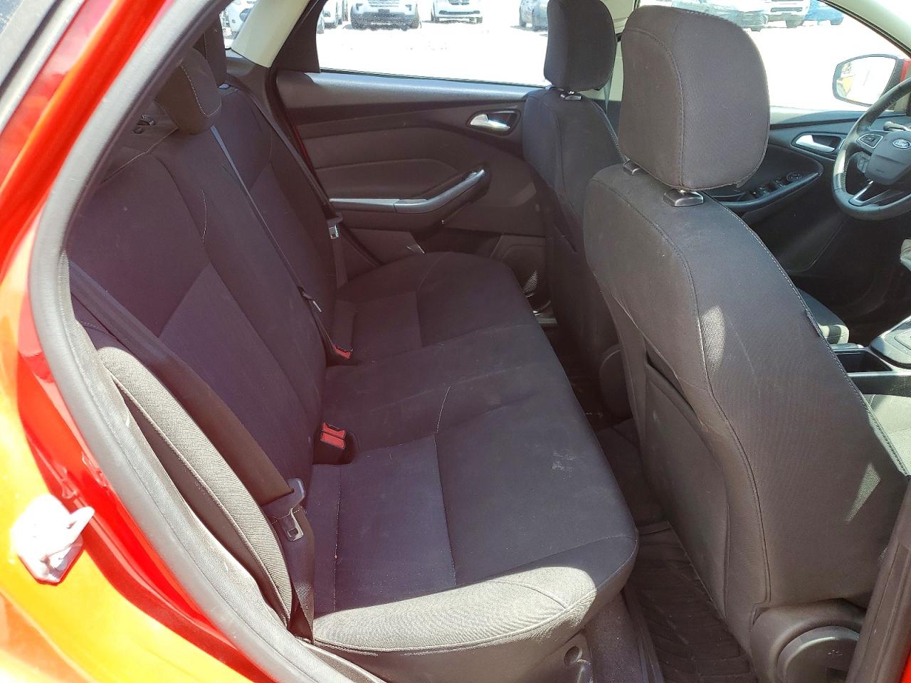 2015 Ford Focus Se Red vin: 1FADP3F22FL281139