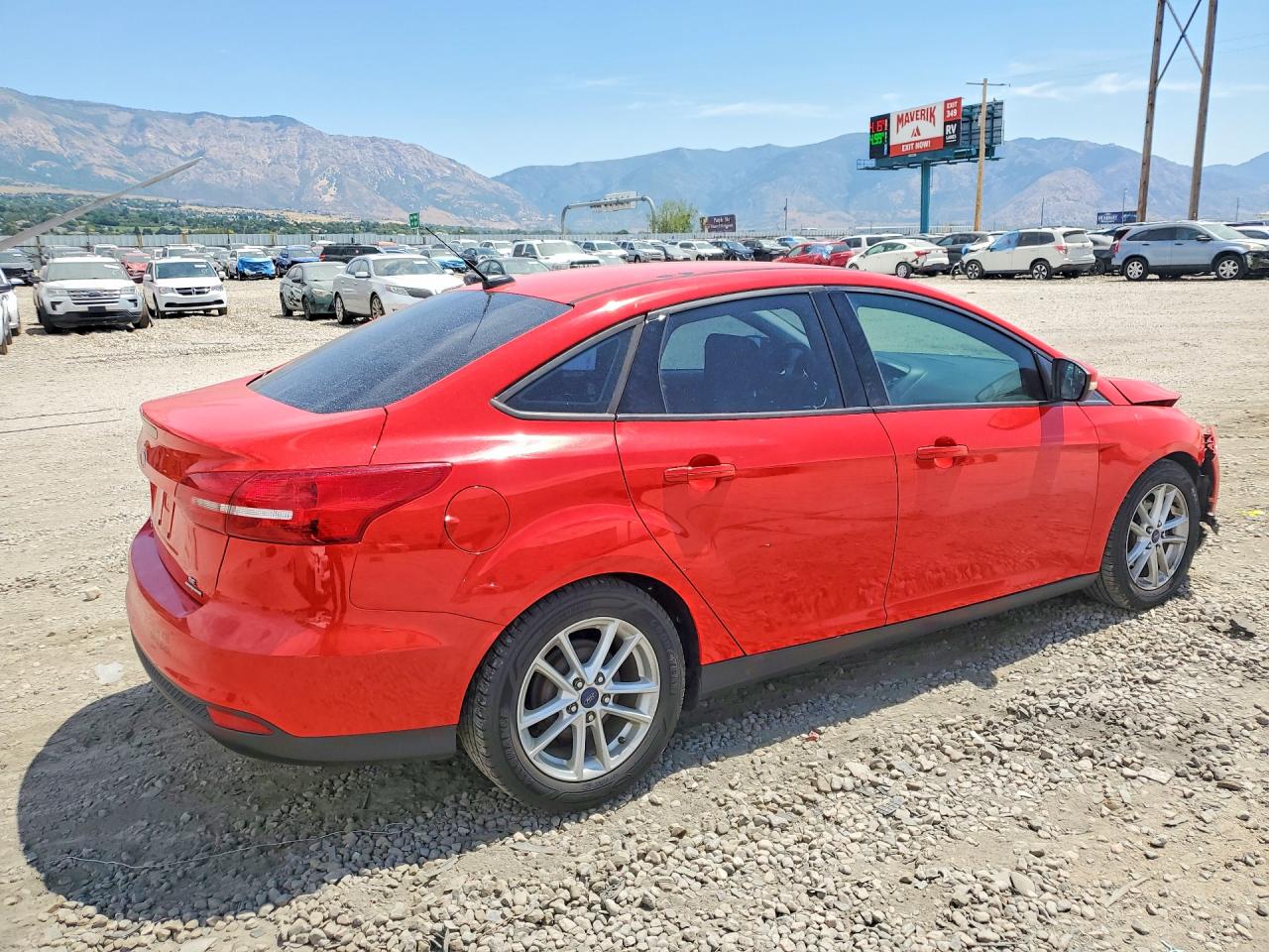 2015 Ford Focus Se Red vin: 1FADP3F22FL281139
