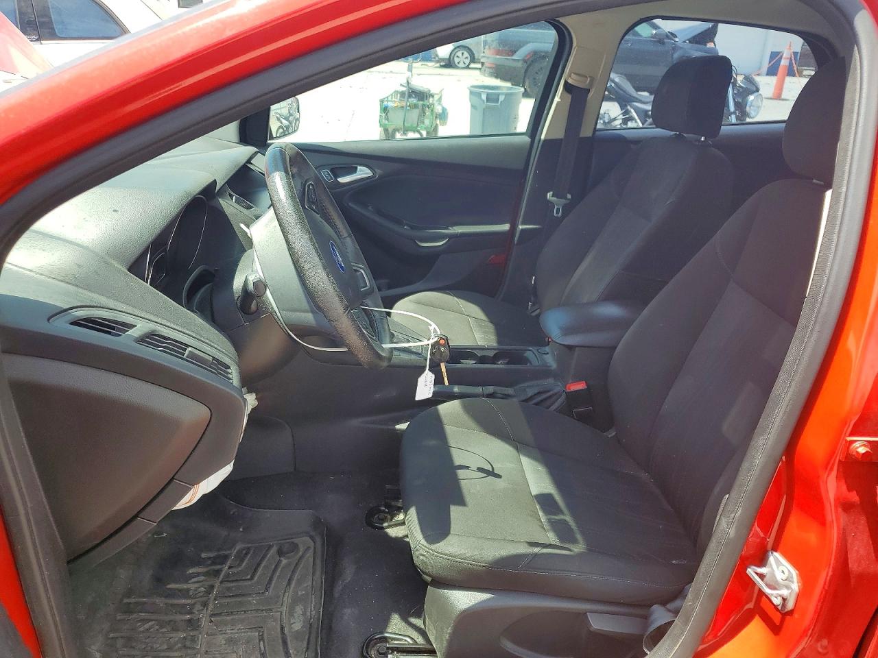 2015 Ford Focus Se Red vin: 1FADP3F22FL281139