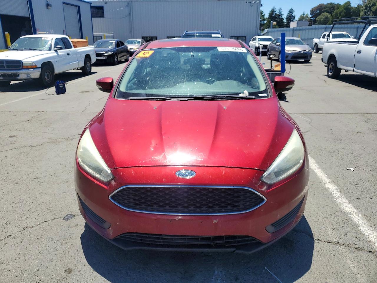 2015 Ford Focus Se Red vin: 1FADP3F22FL281142