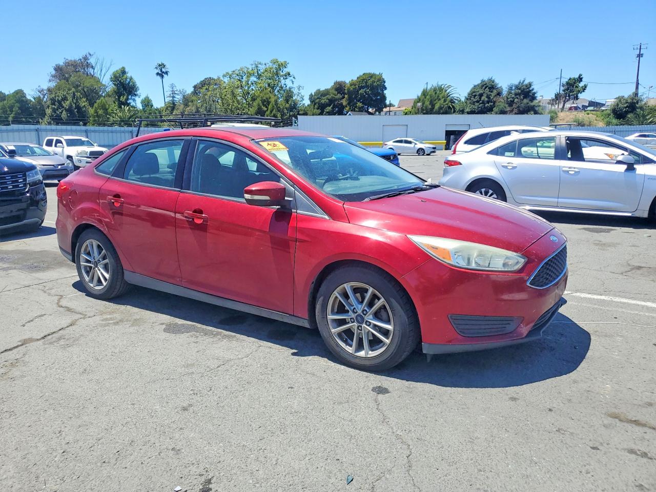 2015 Ford Focus Se Red vin: 1FADP3F22FL281142