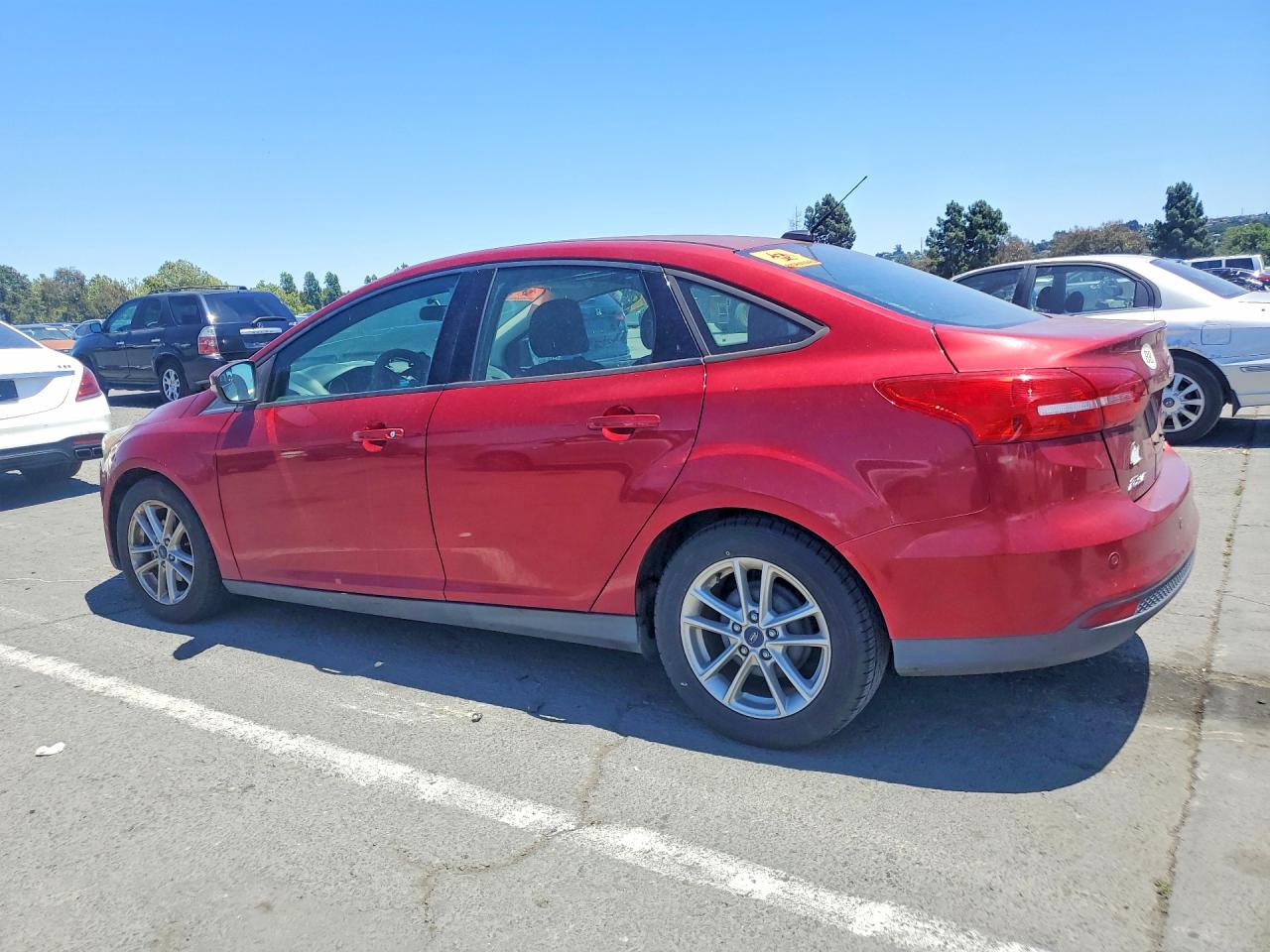 2015 Ford Focus Se Red vin: 1FADP3F22FL281142
