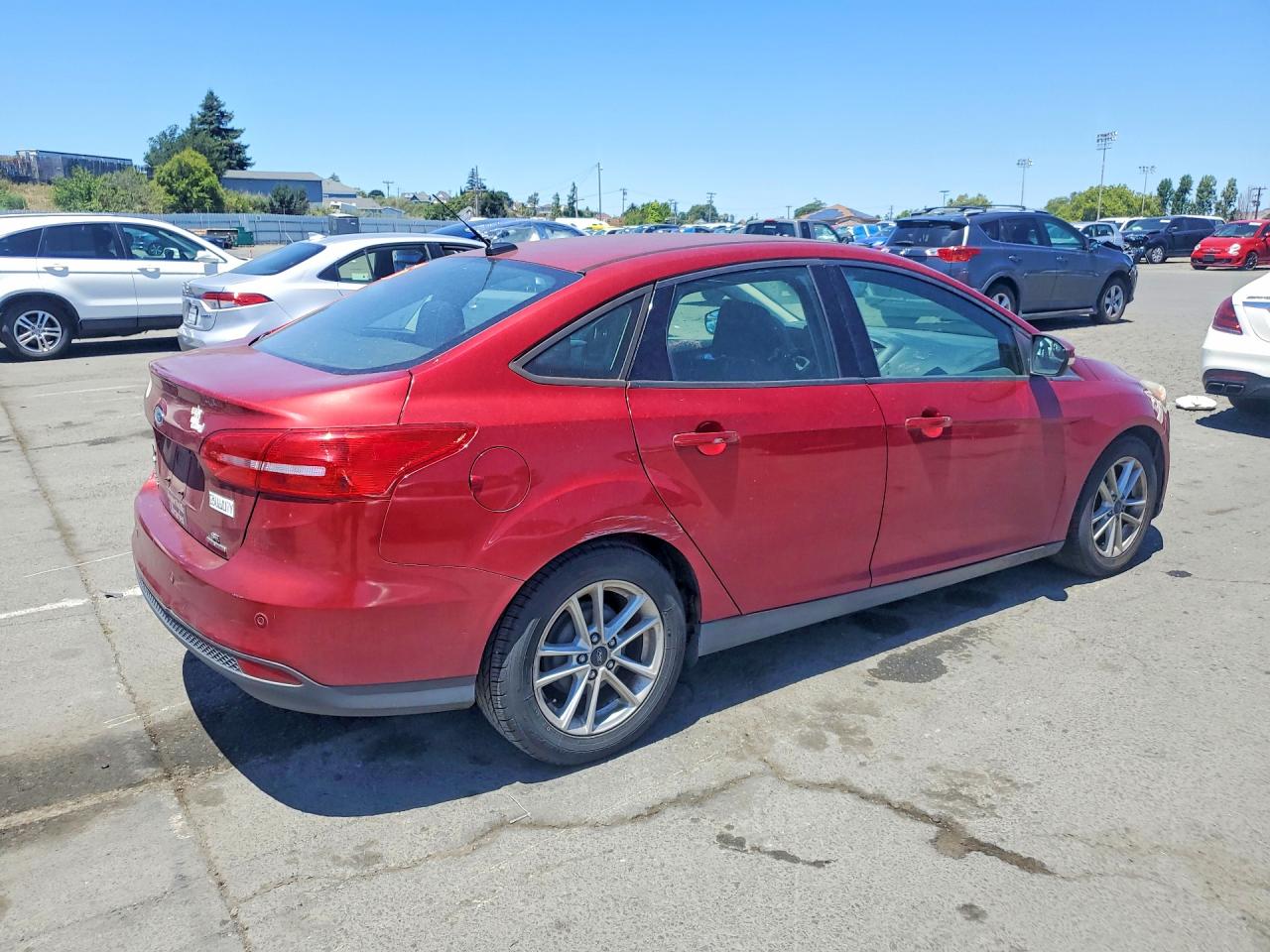 2015 Ford Focus Se Red vin: 1FADP3F22FL281142
