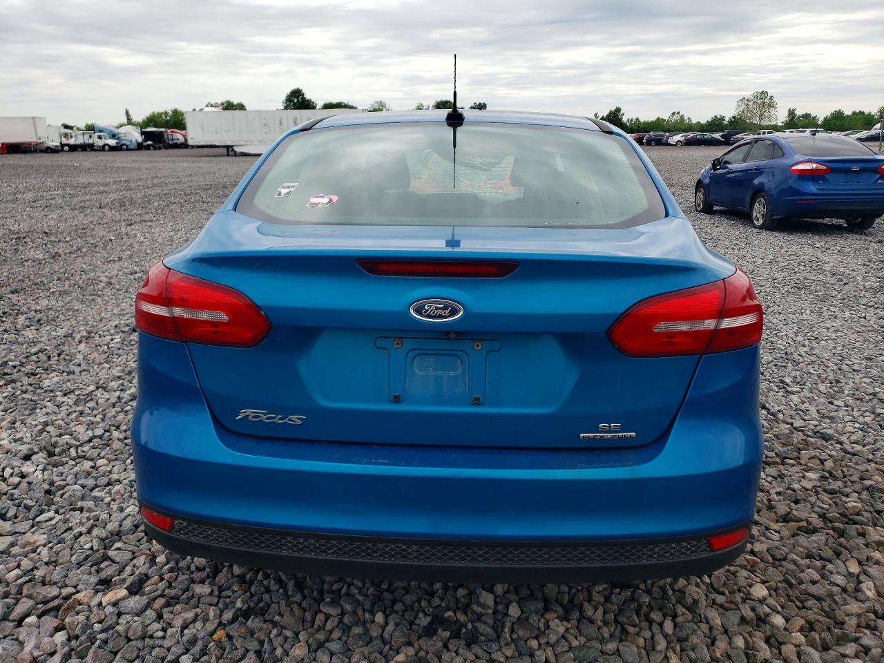 2015 Ford Focus Se Blue vin: 1FADP3F22FL295607