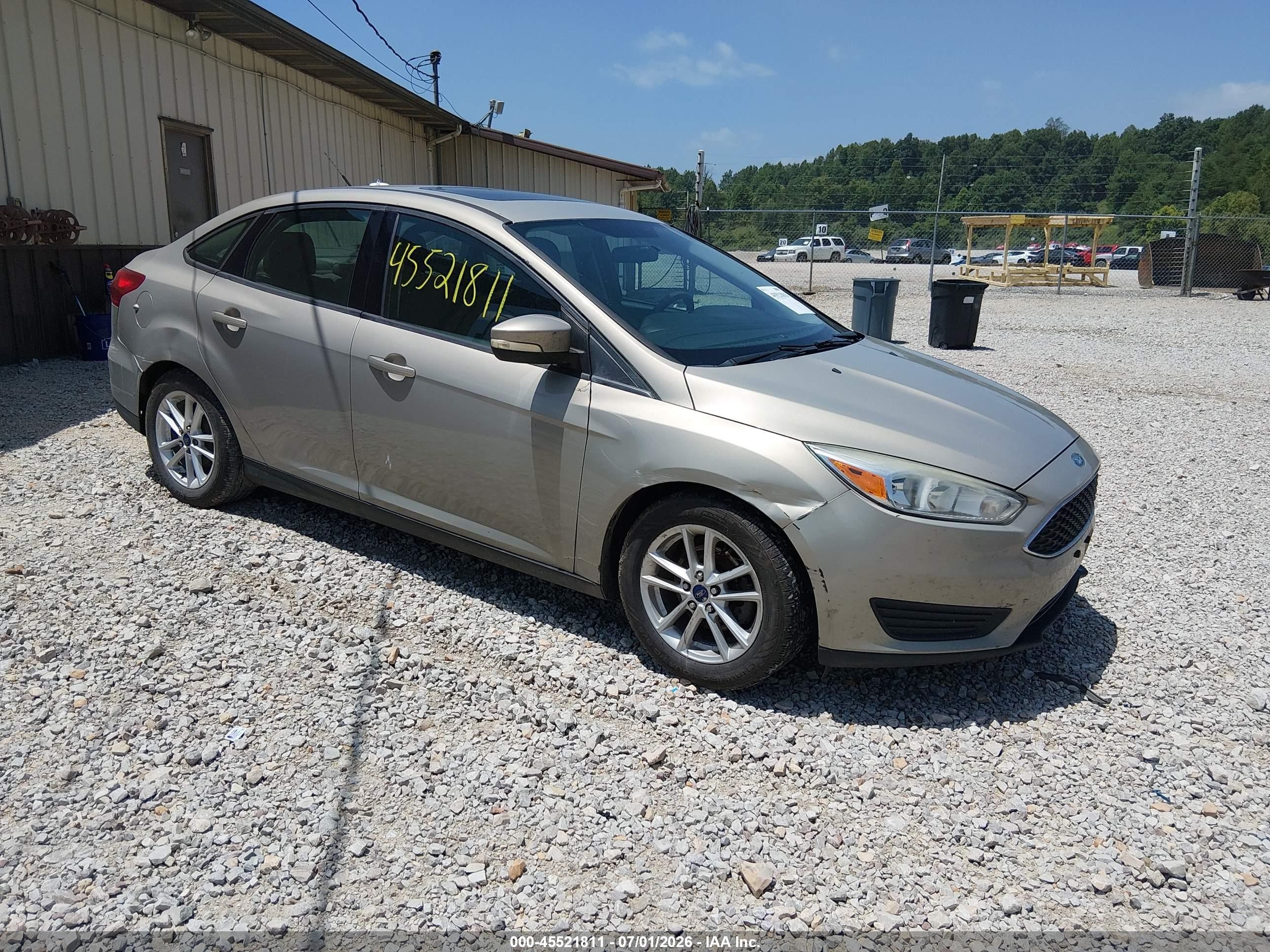 2015 Ford Focus Se Золотой vin: 1FADP3F22FL307772