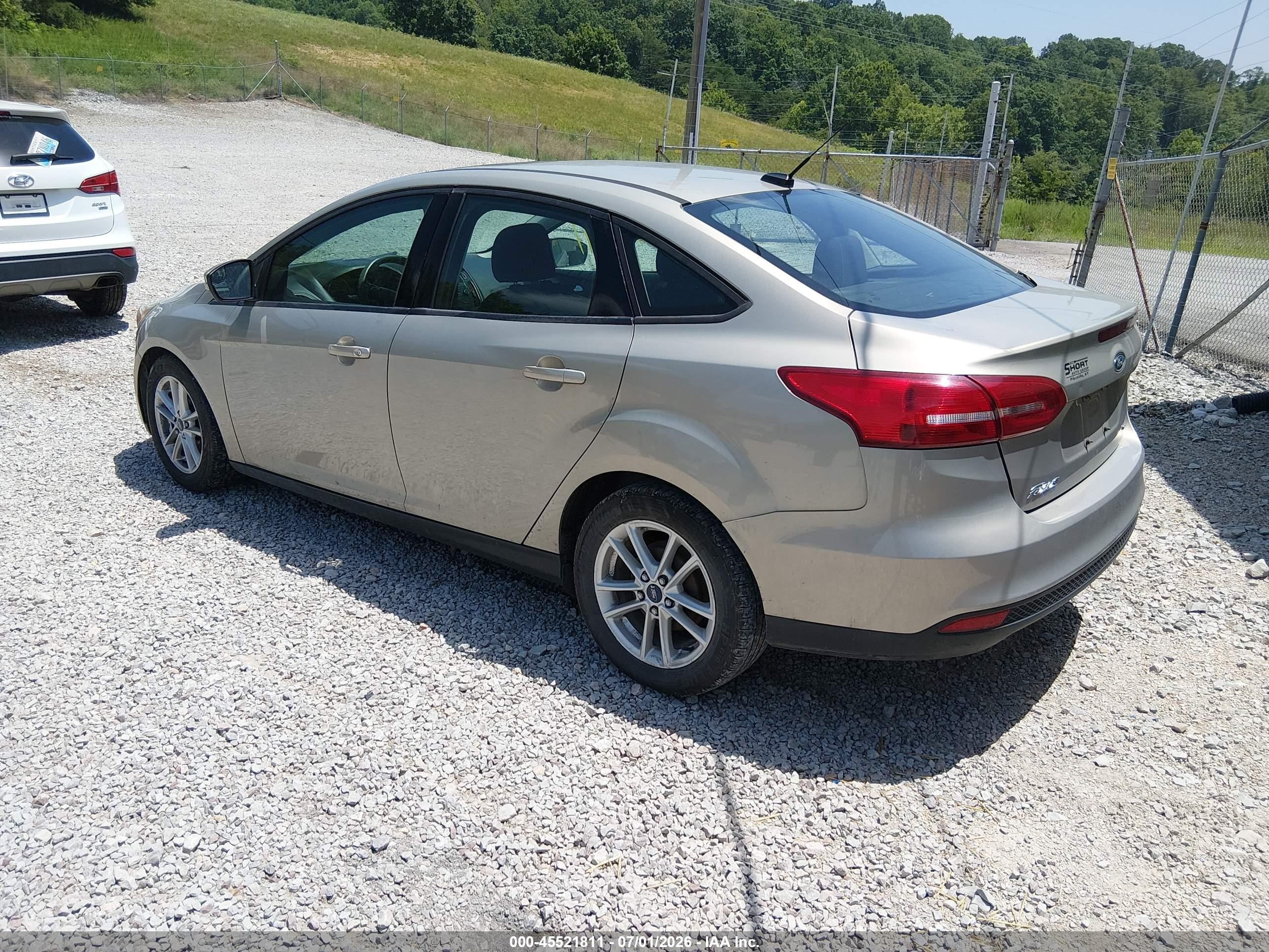 2015 Ford Focus Se Gold vin: 1FADP3F22FL307772