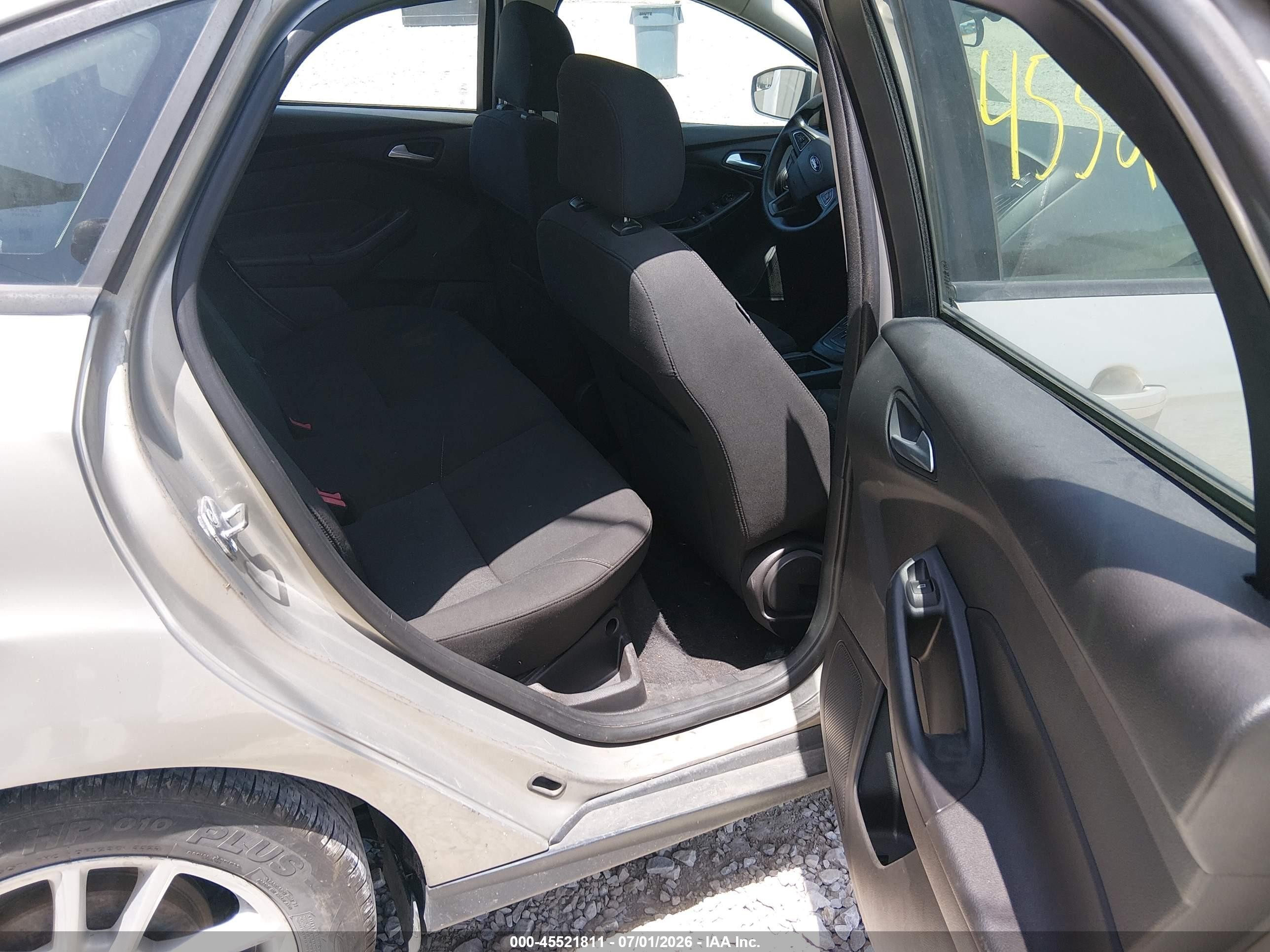 2015 Ford Focus Se Gold vin: 1FADP3F22FL307772