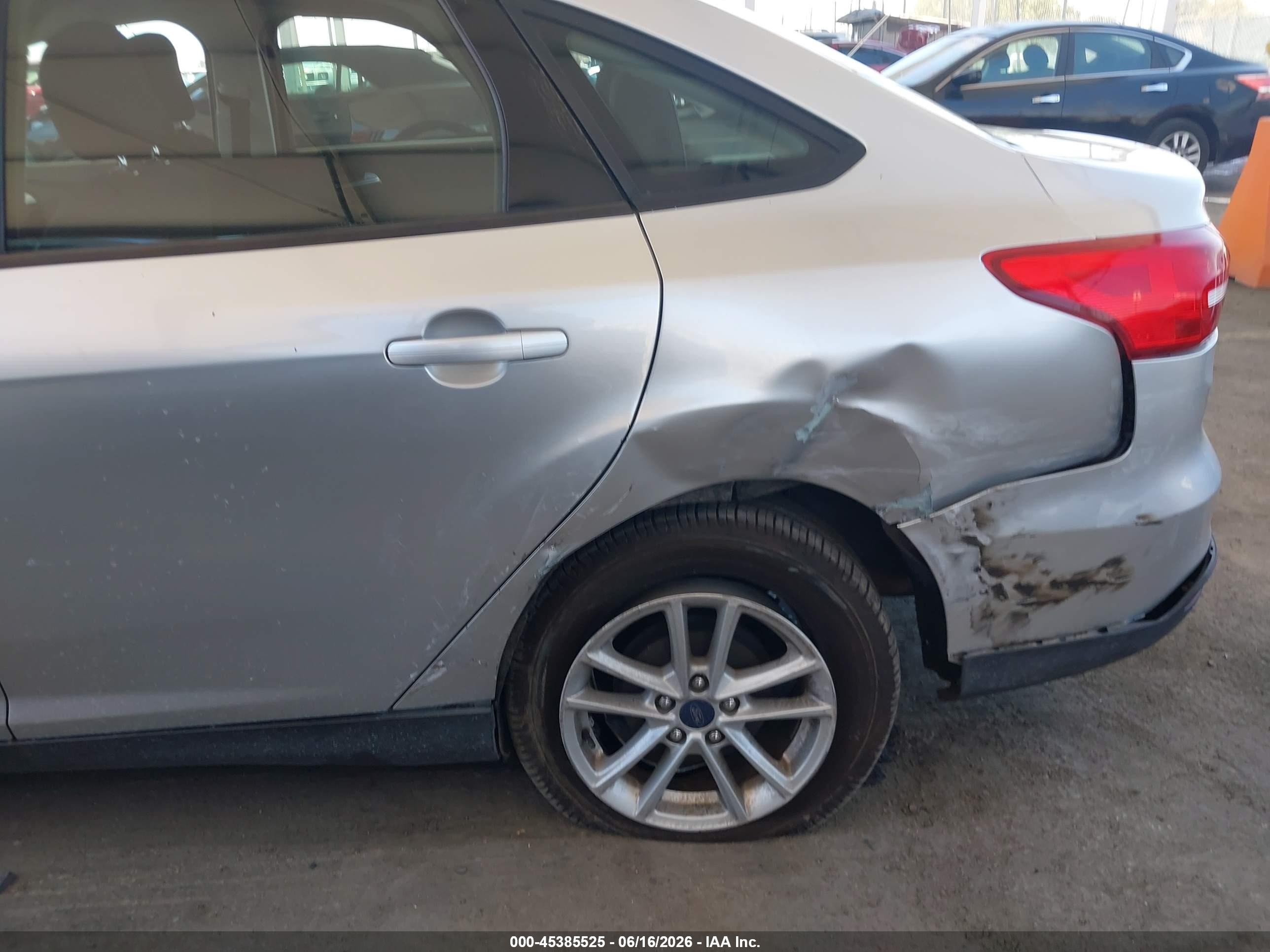 2015 Ford Focus Se Silver vin: 1FADP3F22FL325544