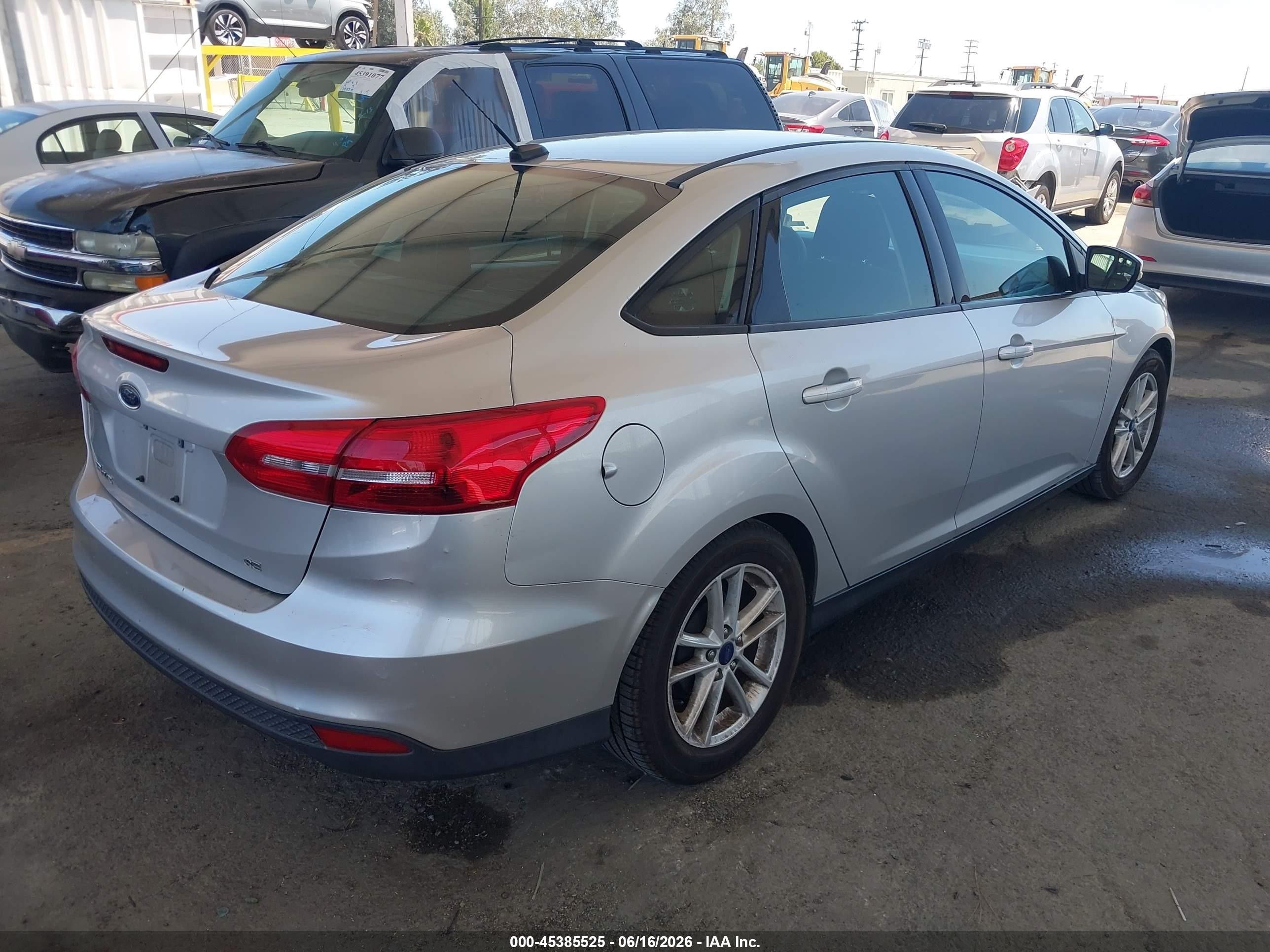 2015 Ford Focus Se Silver vin: 1FADP3F22FL325544