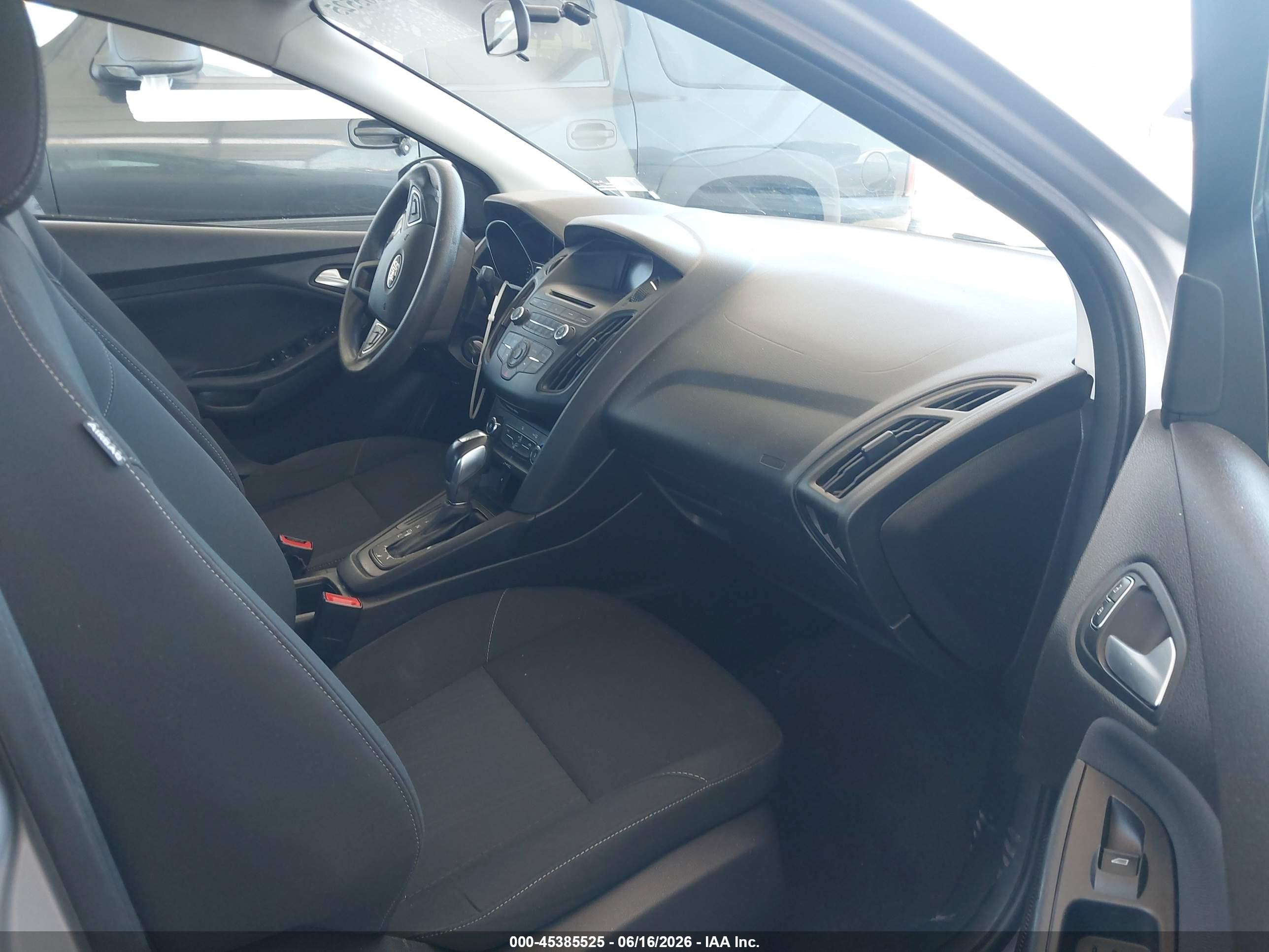 2015 Ford Focus Se Silver vin: 1FADP3F22FL325544