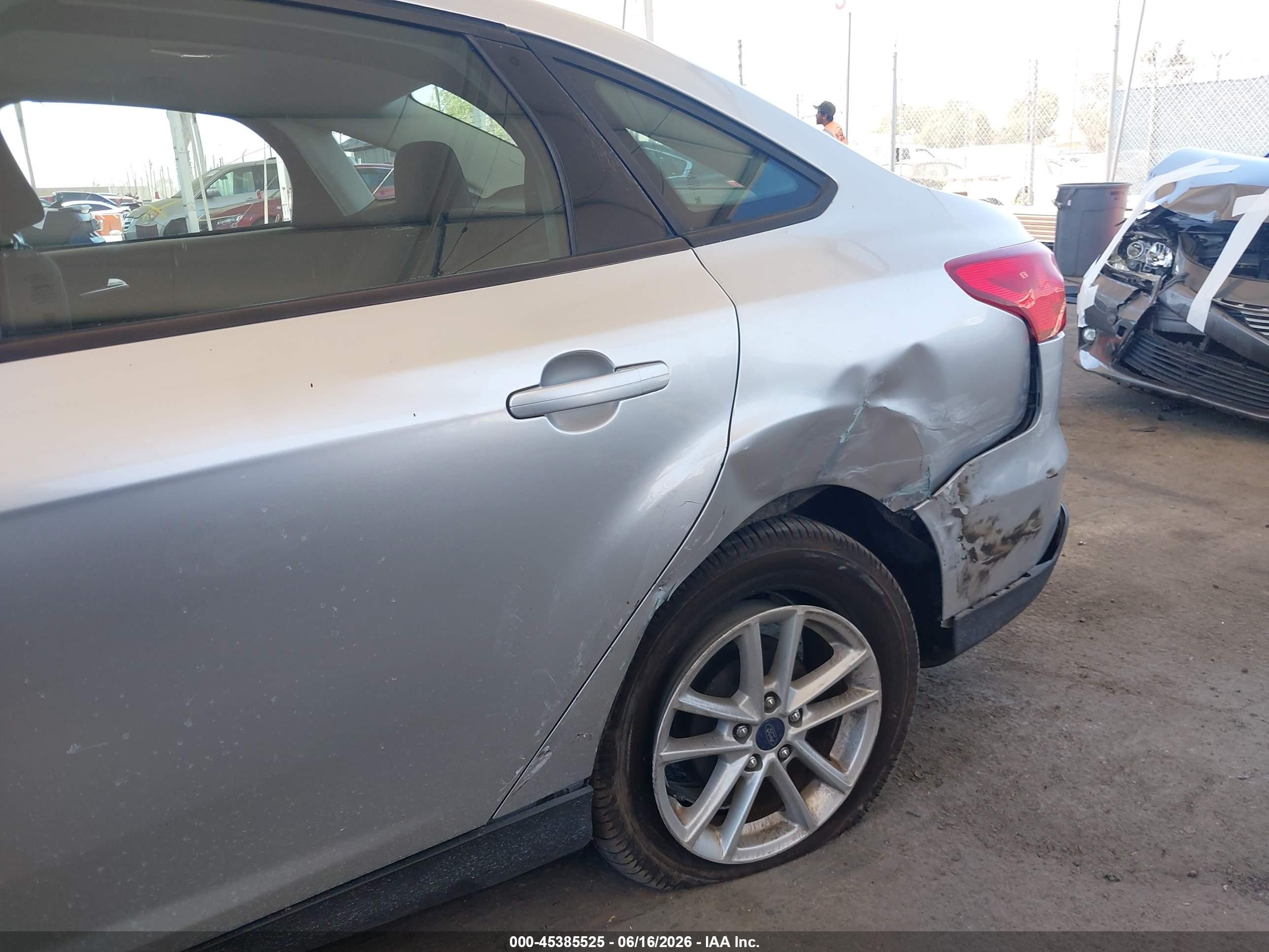 2015 Ford Focus Se Silver vin: 1FADP3F22FL325544