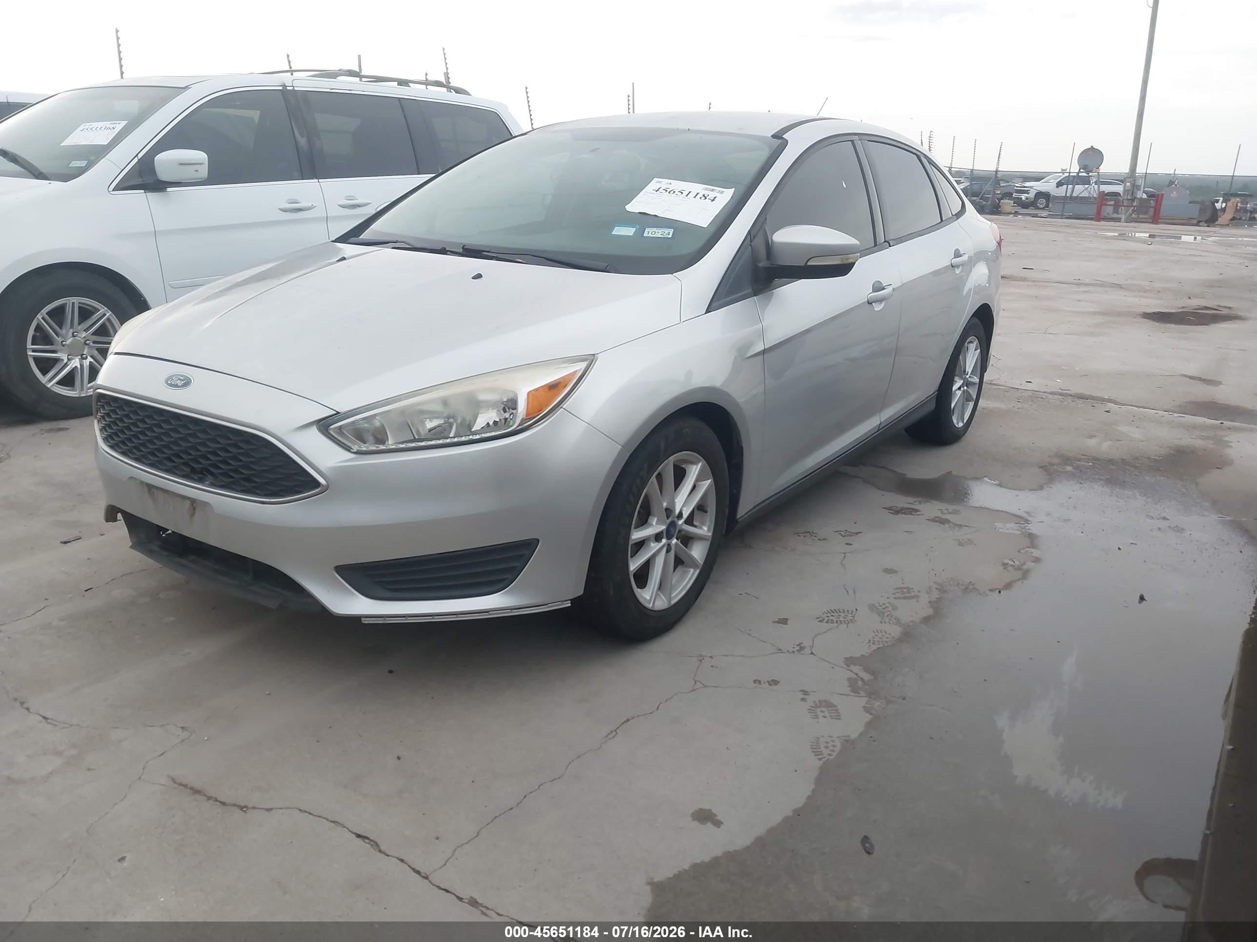 2015 Ford Focus Se Серебряный vin: 1FADP3F22FL325611
