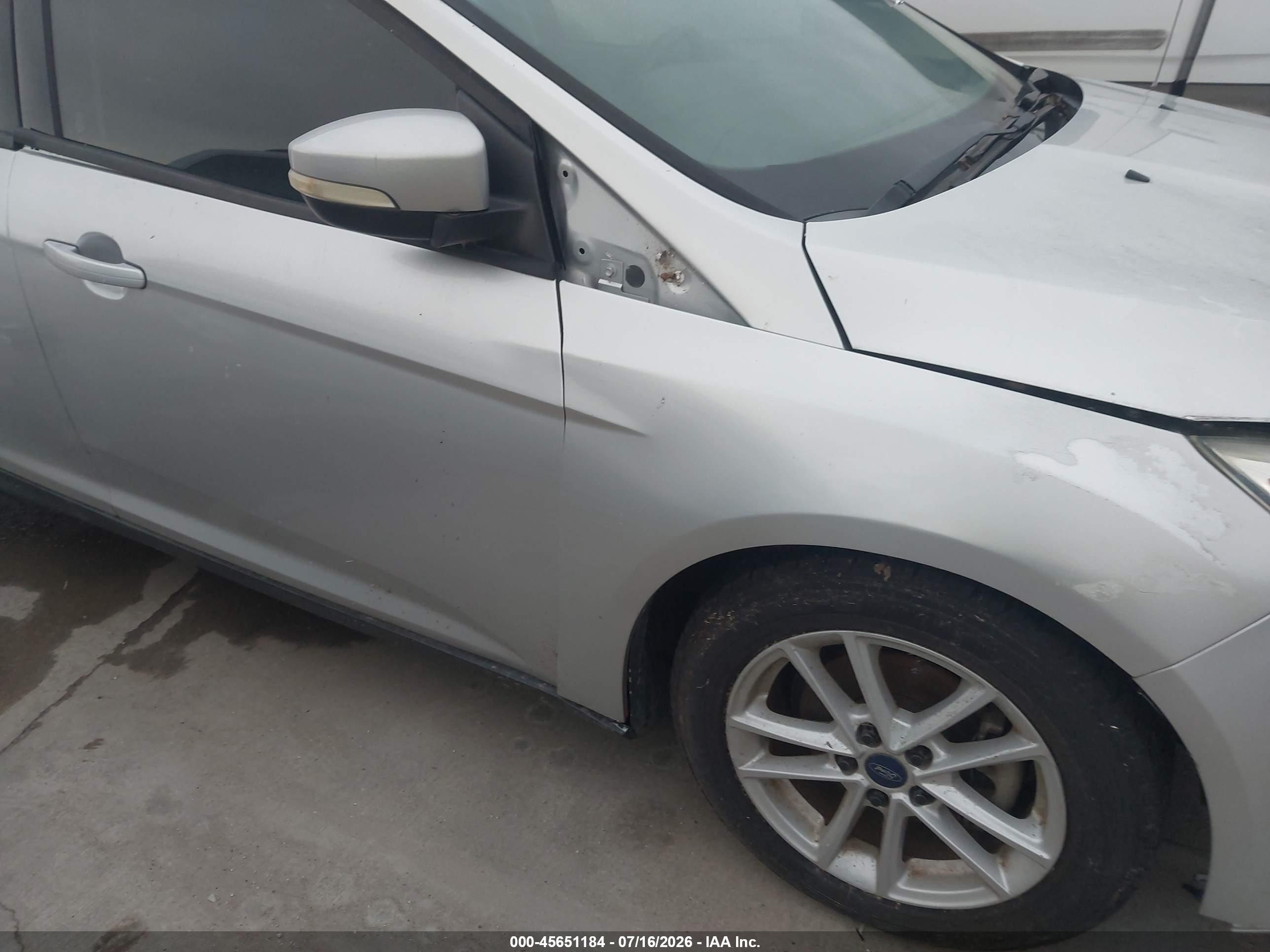 2015 Ford Focus Se Серебряный vin: 1FADP3F22FL325611