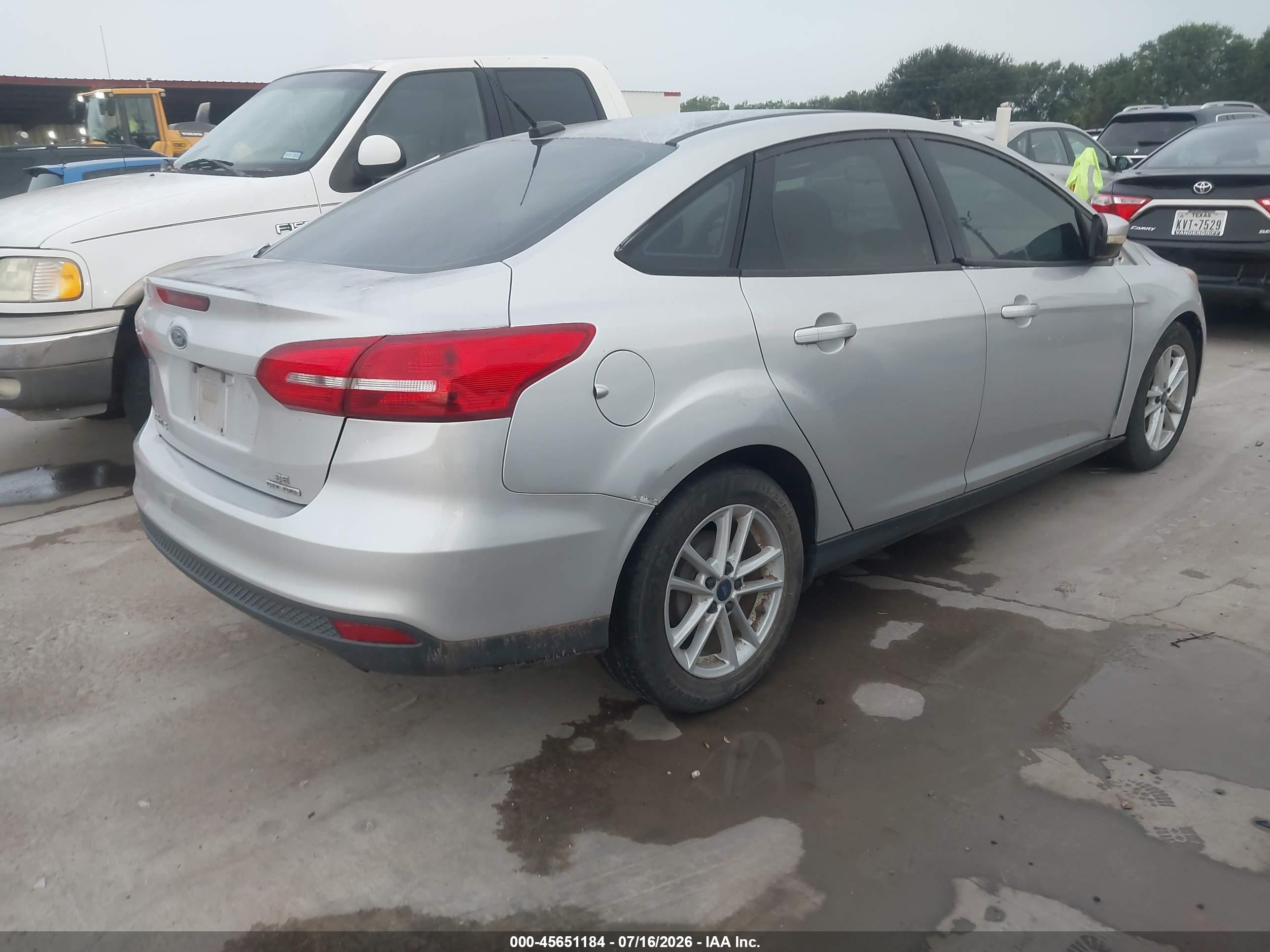 2015 Ford Focus Se Серебряный vin: 1FADP3F22FL325611