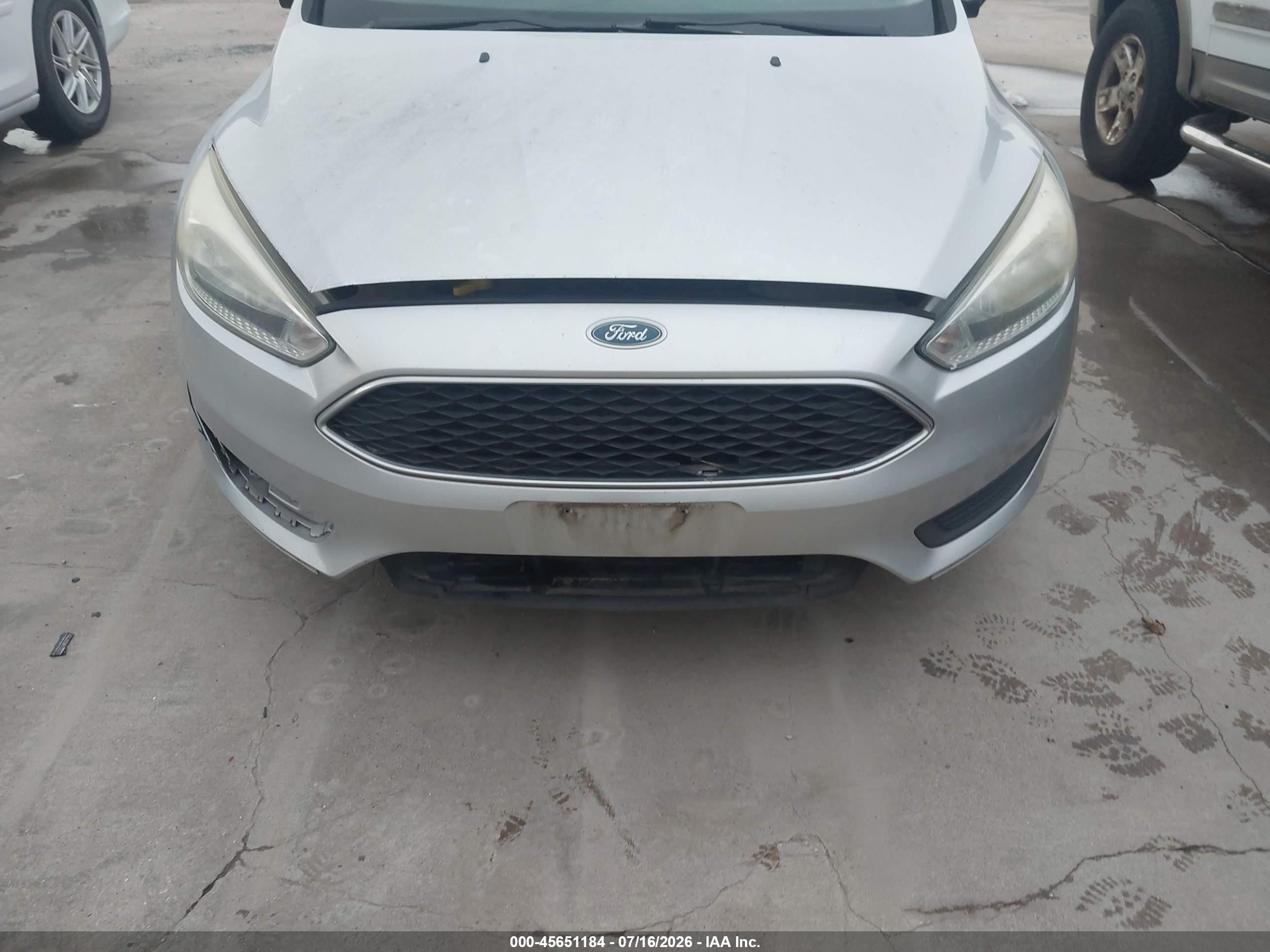 2015 Ford Focus Se Серебряный vin: 1FADP3F22FL325611