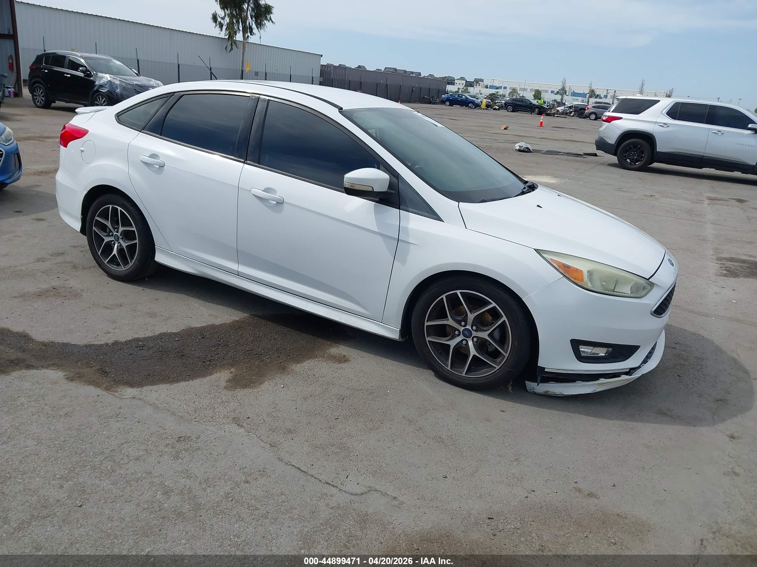 2015 Ford Focus Se White vin: 1FADP3F22FL334535