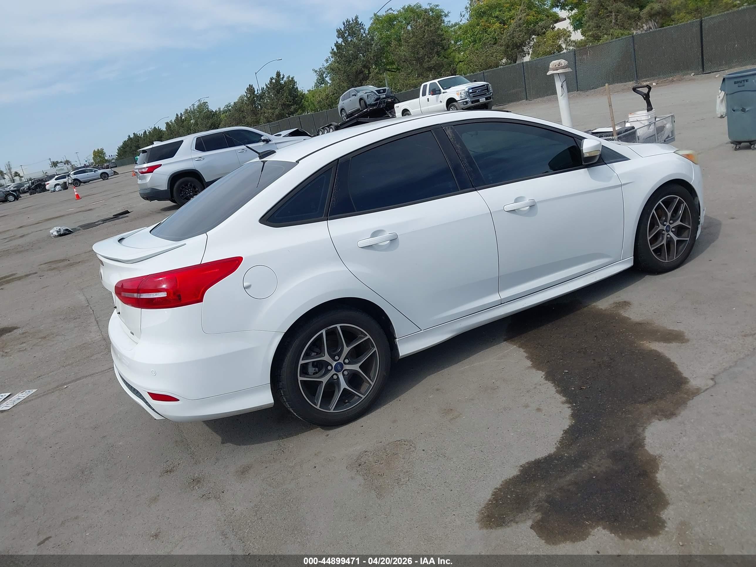 2015 Ford Focus Se White vin: 1FADP3F22FL334535