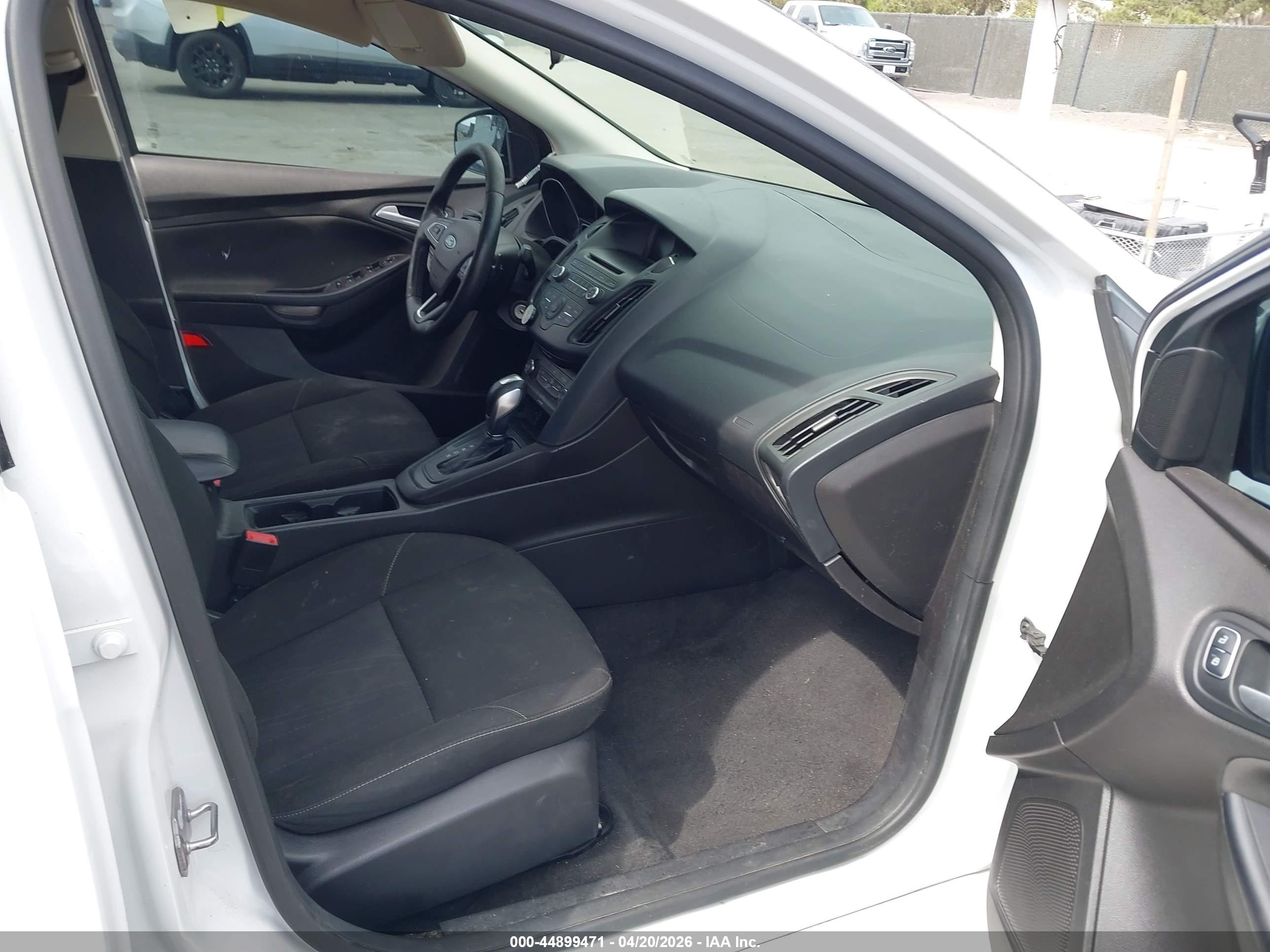 2015 Ford Focus Se White vin: 1FADP3F22FL334535