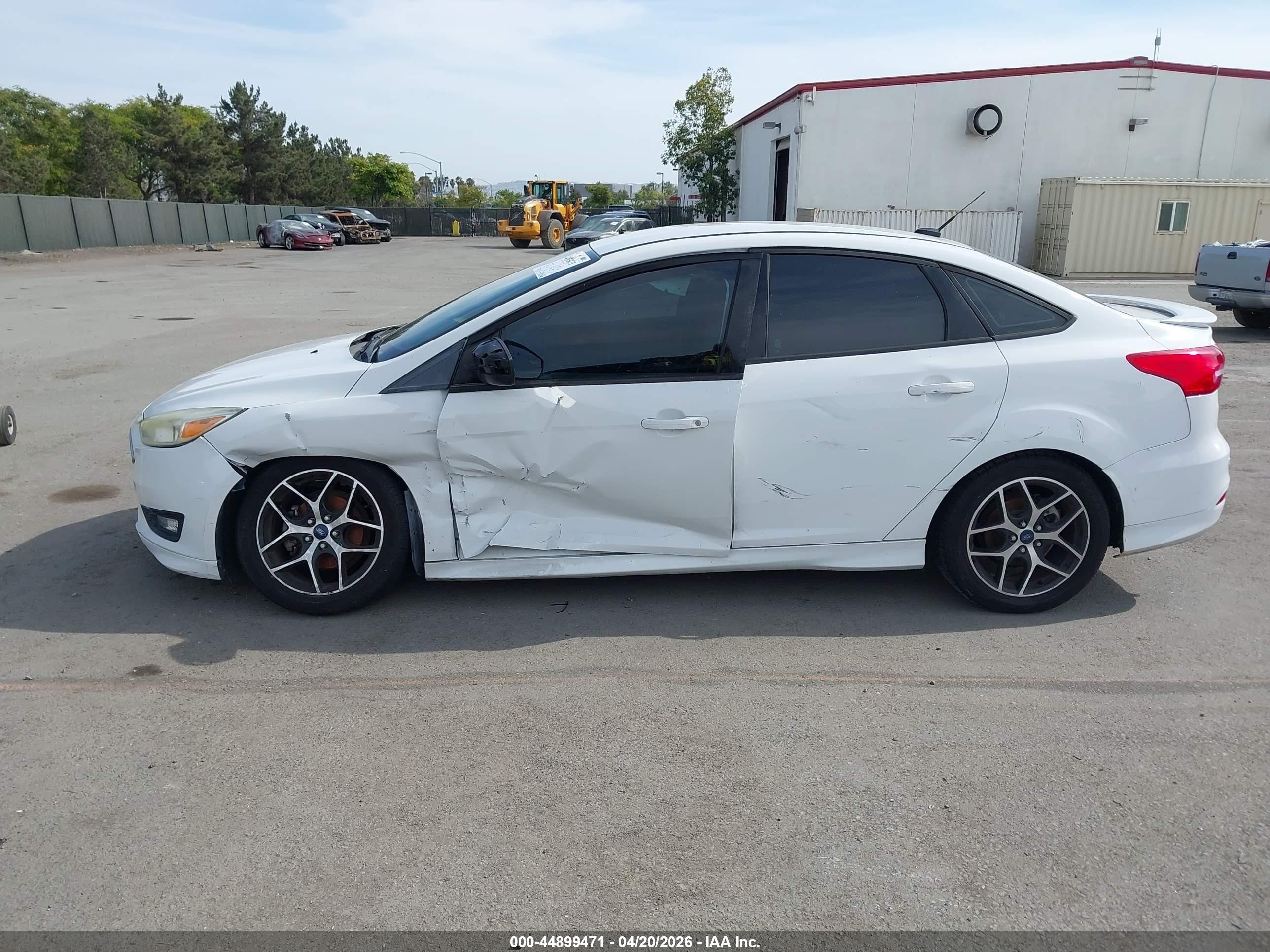 2015 Ford Focus Se White vin: 1FADP3F22FL334535