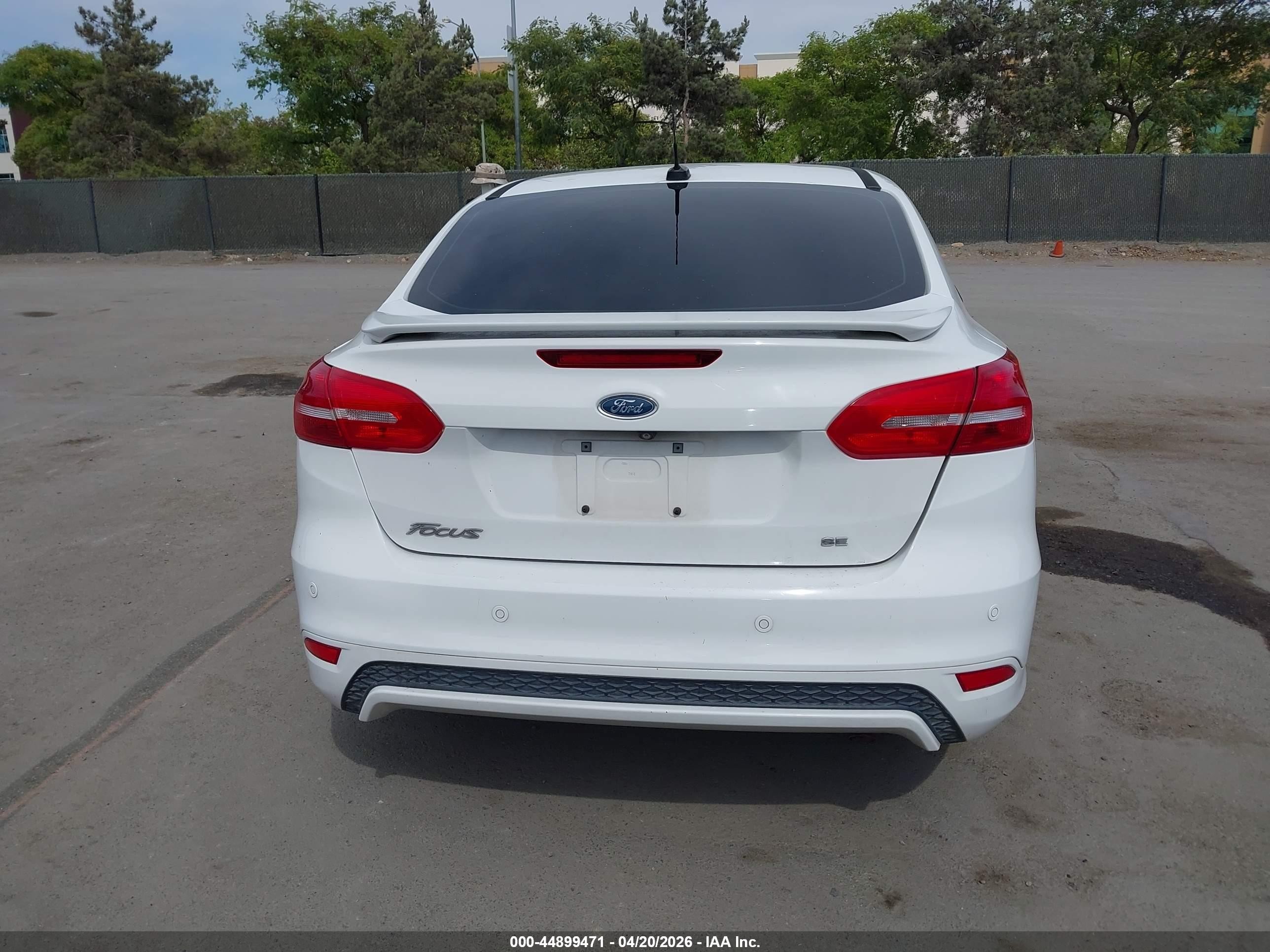 2015 Ford Focus Se White vin: 1FADP3F22FL334535