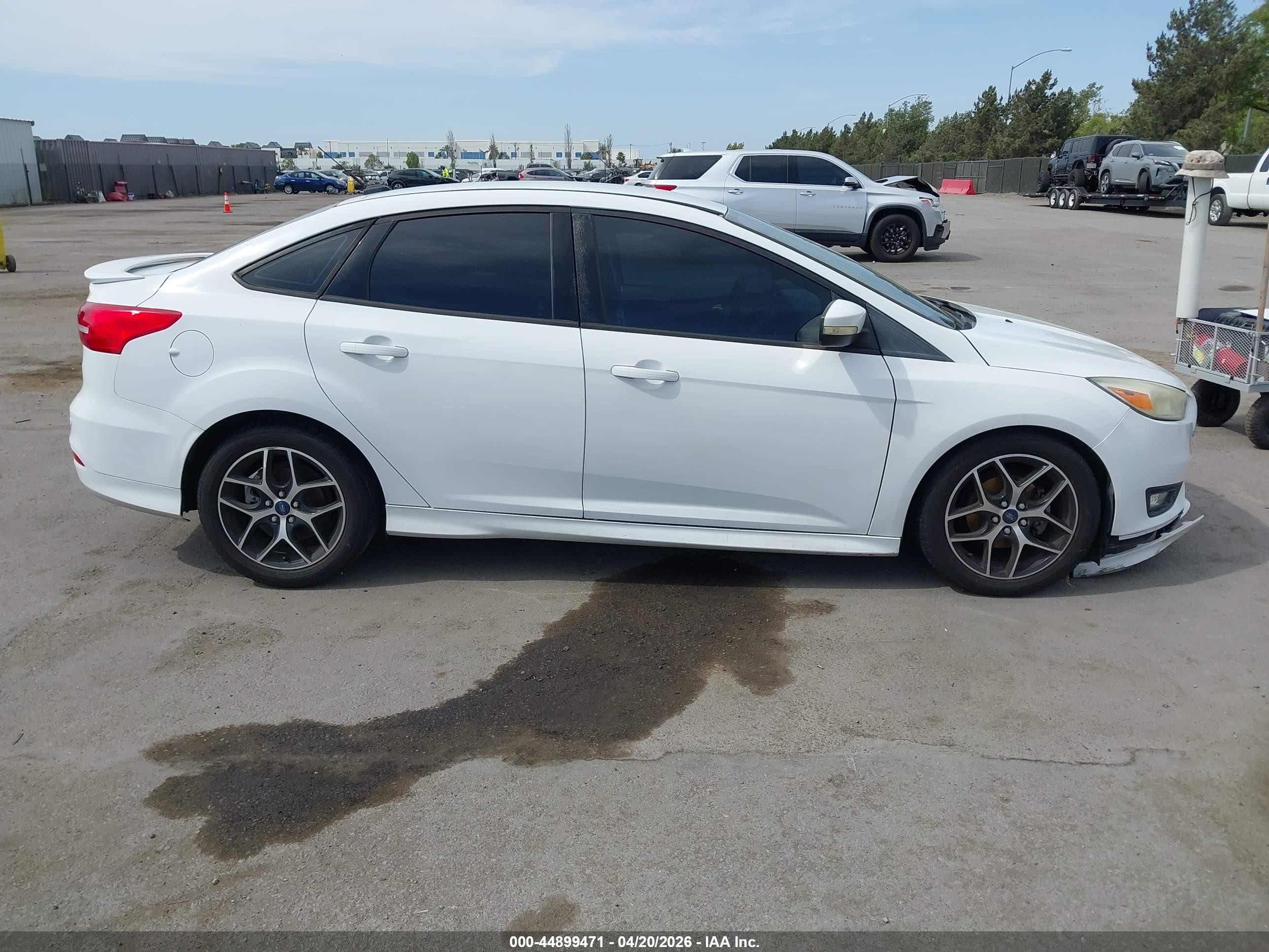 2015 Ford Focus Se White vin: 1FADP3F22FL334535