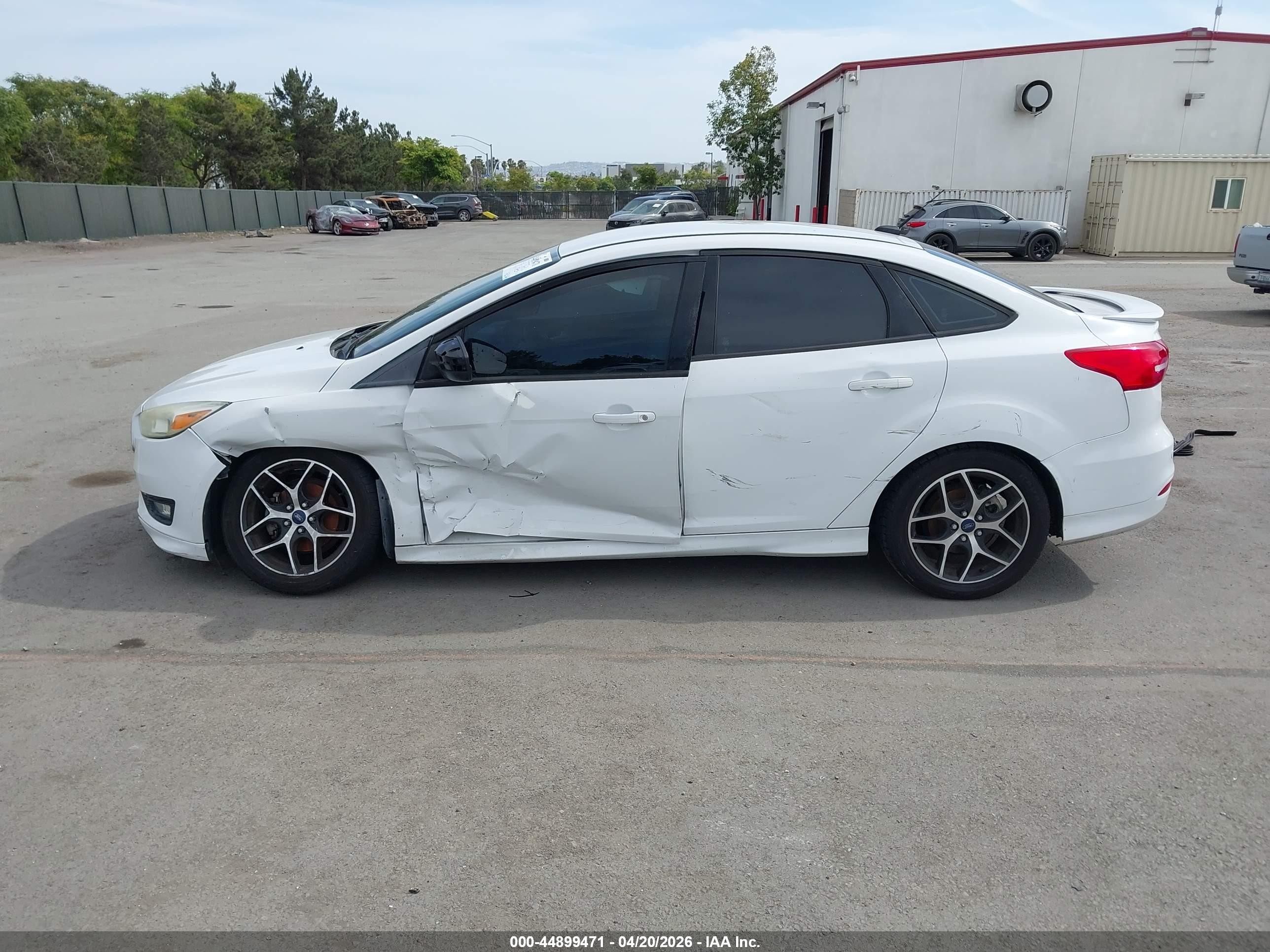 2015 Ford Focus Se White vin: 1FADP3F22FL334535