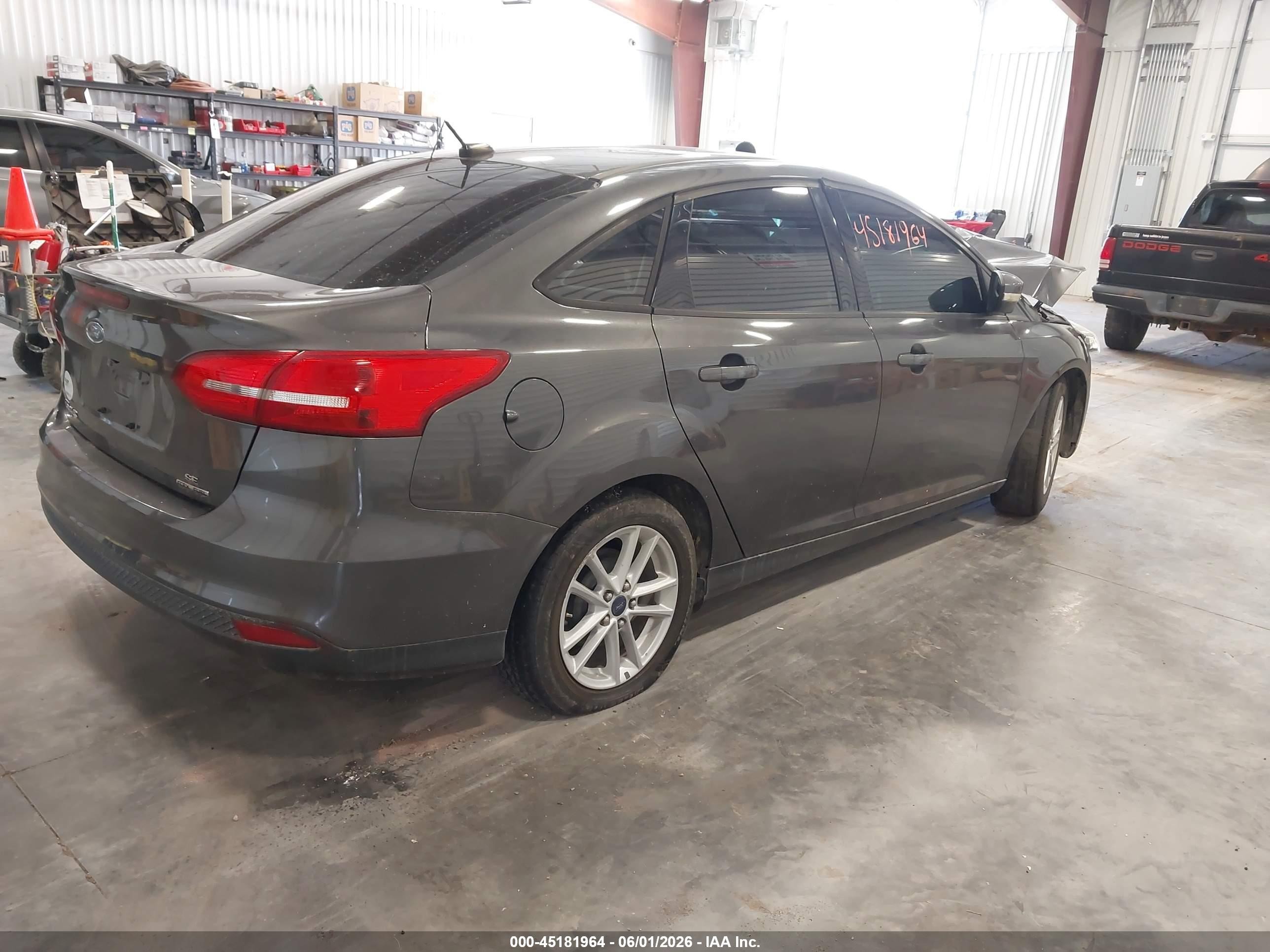 2015 Ford Focus Se Gray vin: 1FADP3F22FL342456