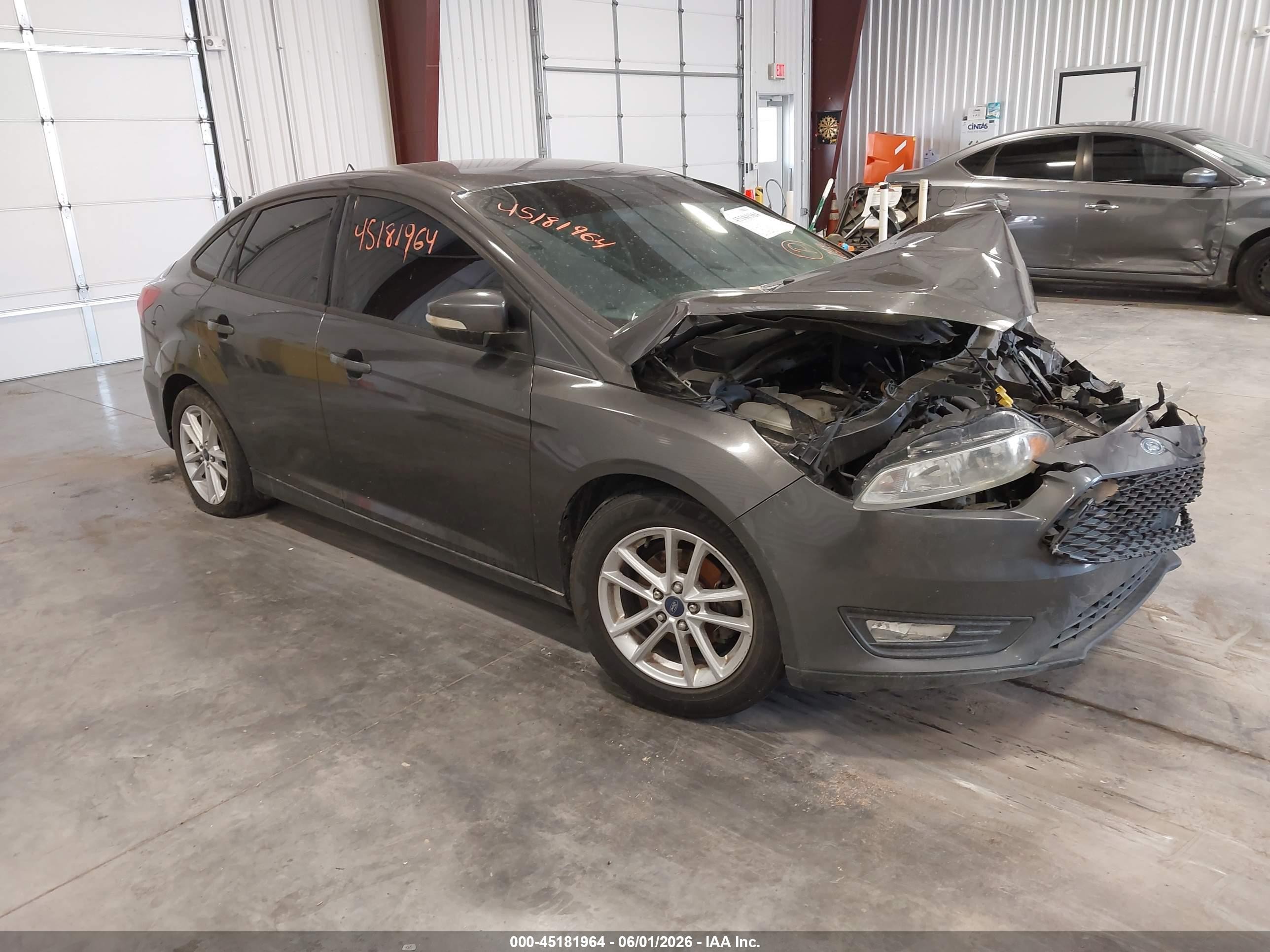 2015 Ford Focus Se Серый vin: 1FADP3F22FL342456