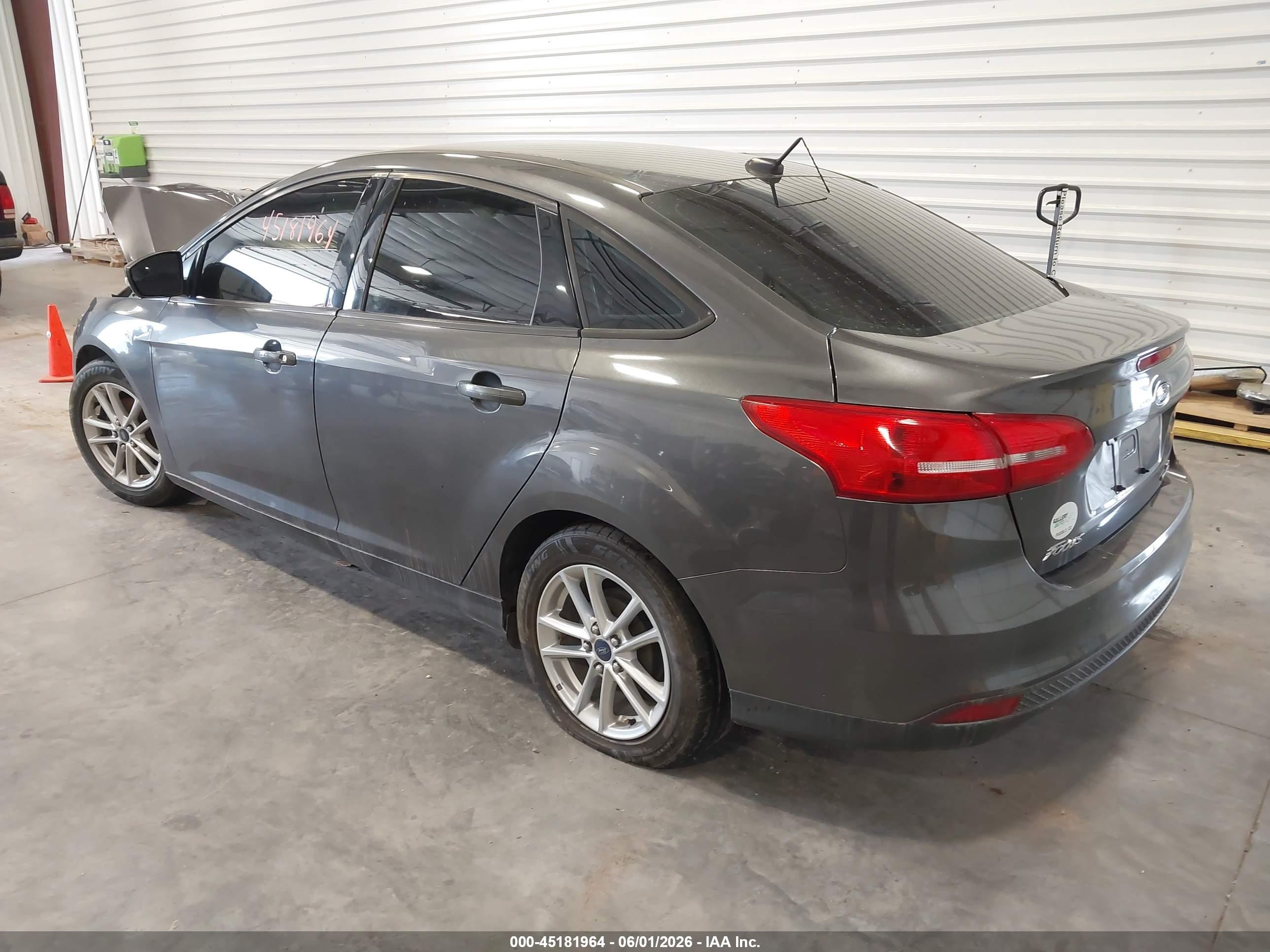 2015 Ford Focus Se Gray vin: 1FADP3F22FL342456