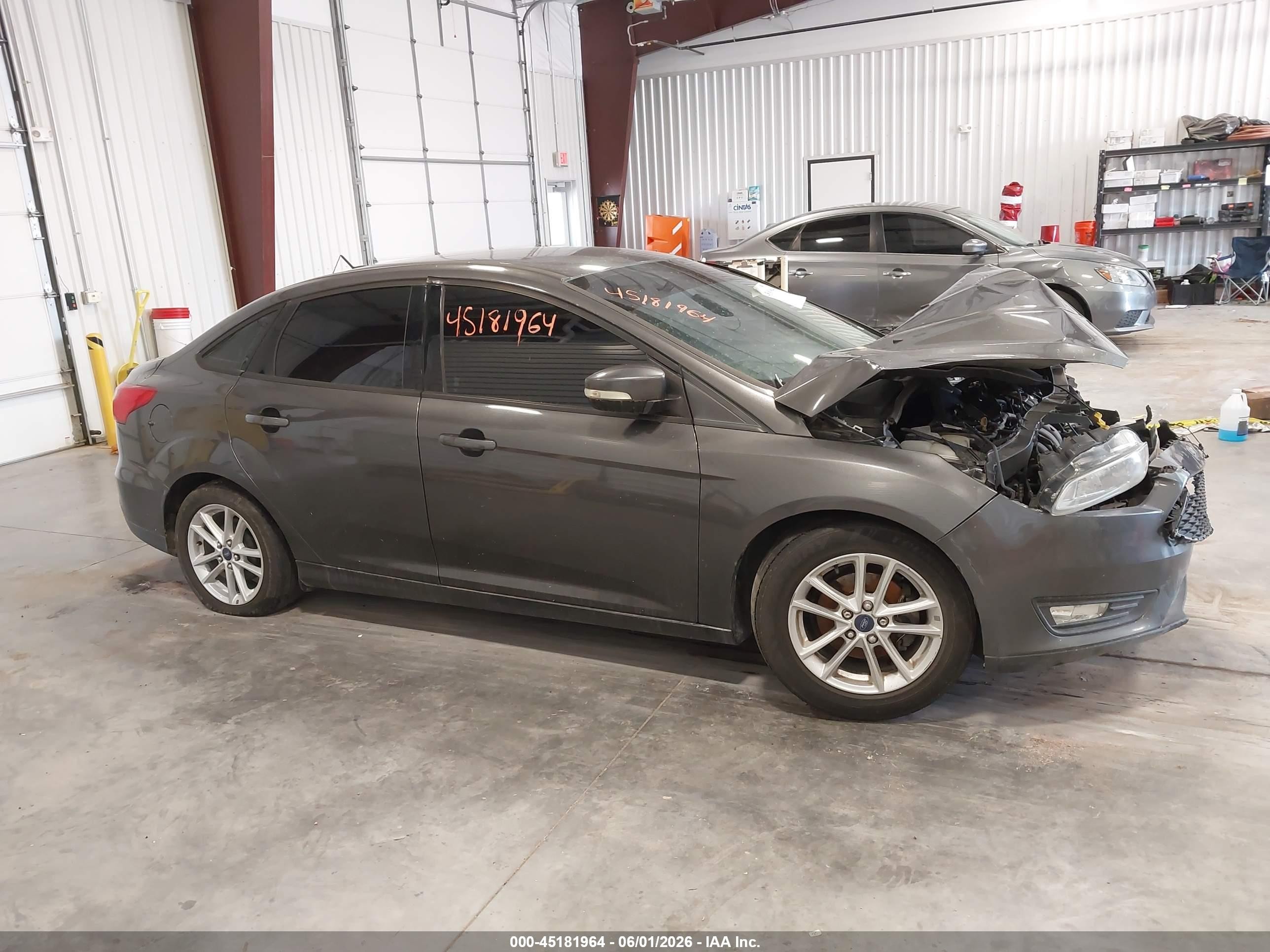 2015 Ford Focus Se Gray vin: 1FADP3F22FL342456