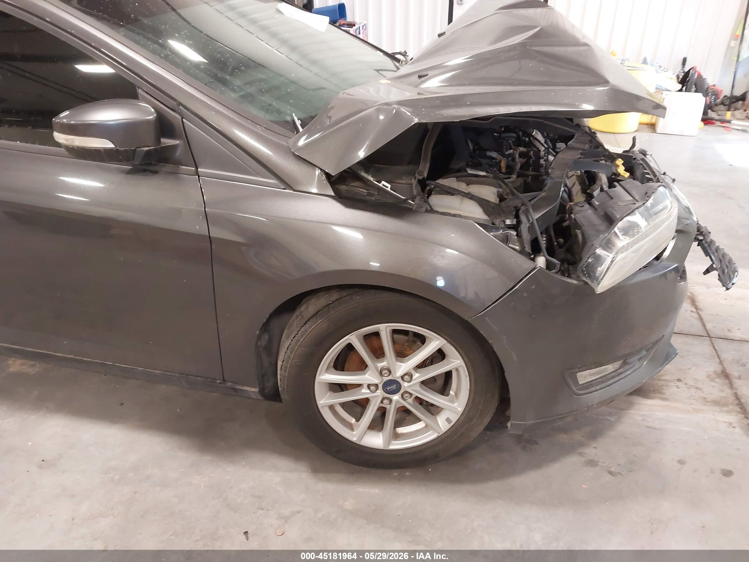 2015 Ford Focus Se Gray vin: 1FADP3F22FL342456