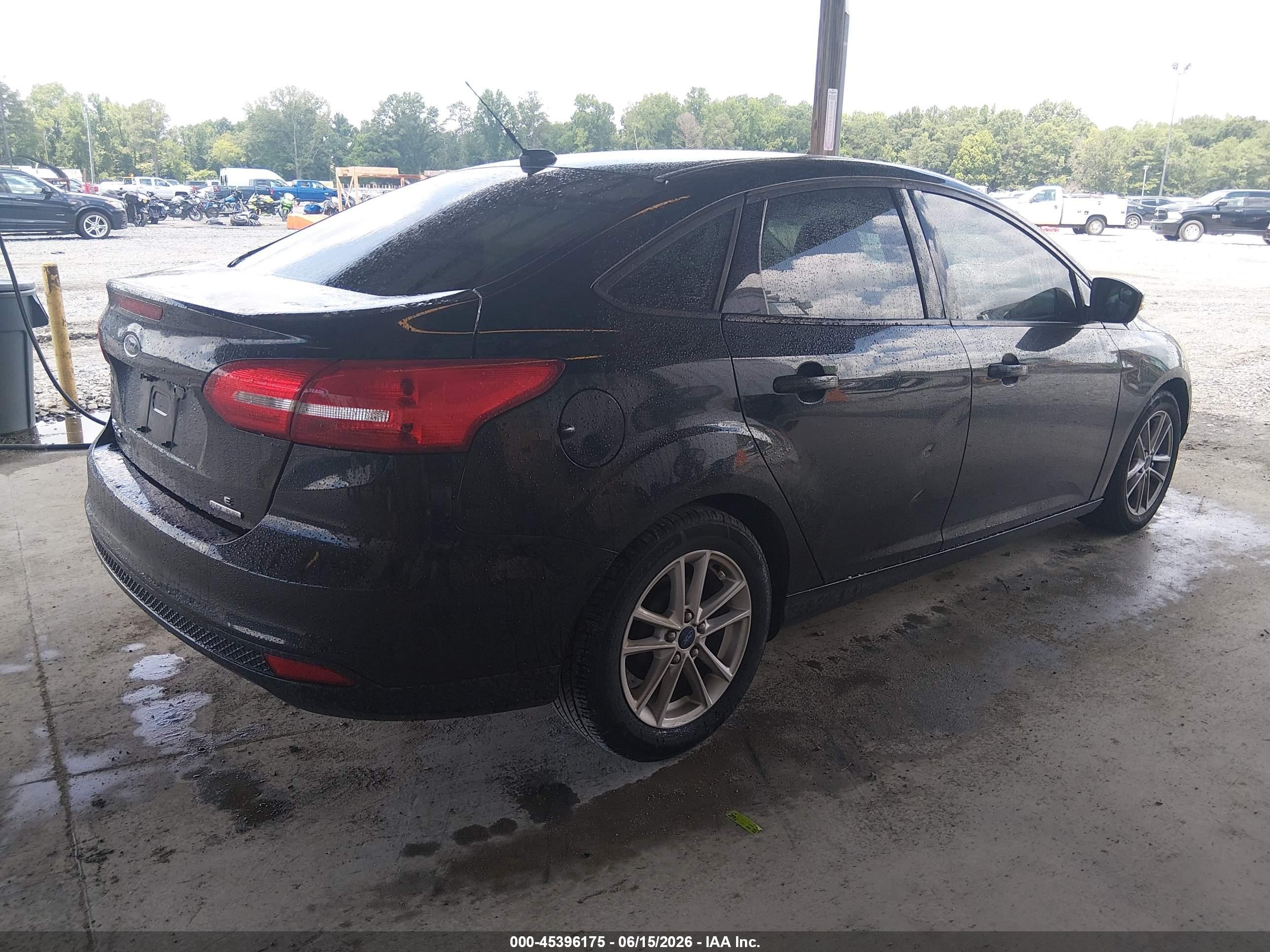 2015 Ford Focus Se Черный vin: 1FADP3F22FL344918
