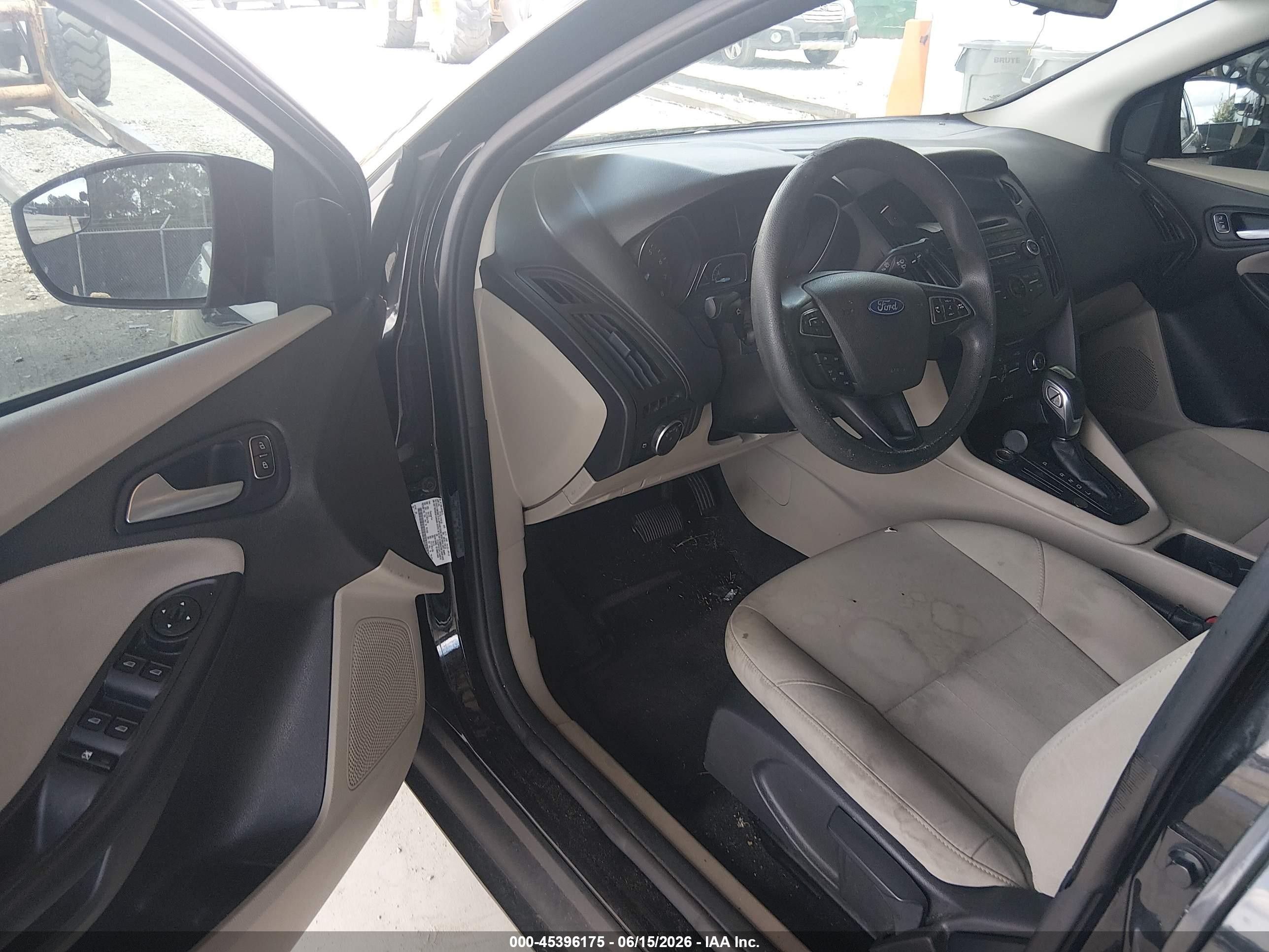 2015 Ford Focus Se Черный vin: 1FADP3F22FL344918